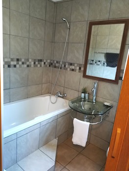 24 Onvrey Guest House
