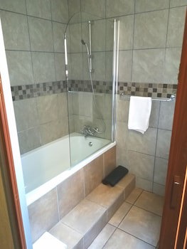 24 Onvrey Guest House