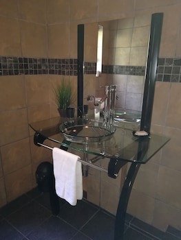 24 Onvrey Guest House