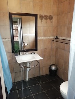 24 Onvrey Guest House