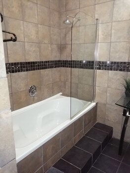 24 Onvrey Guest House