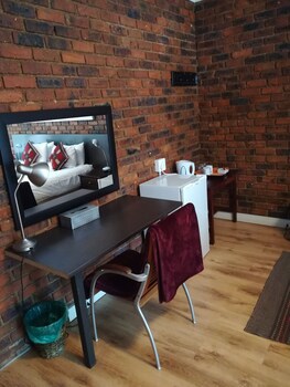 24 Onvrey Guest House
