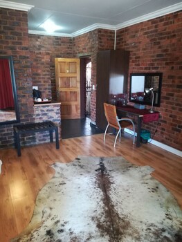 24 Onvrey Guest House