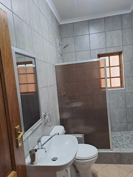 24 Onvrey Guest House