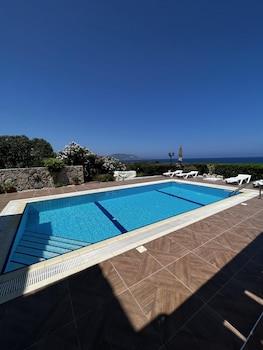 Exquisite Villa With Private Pool In Cyprus
