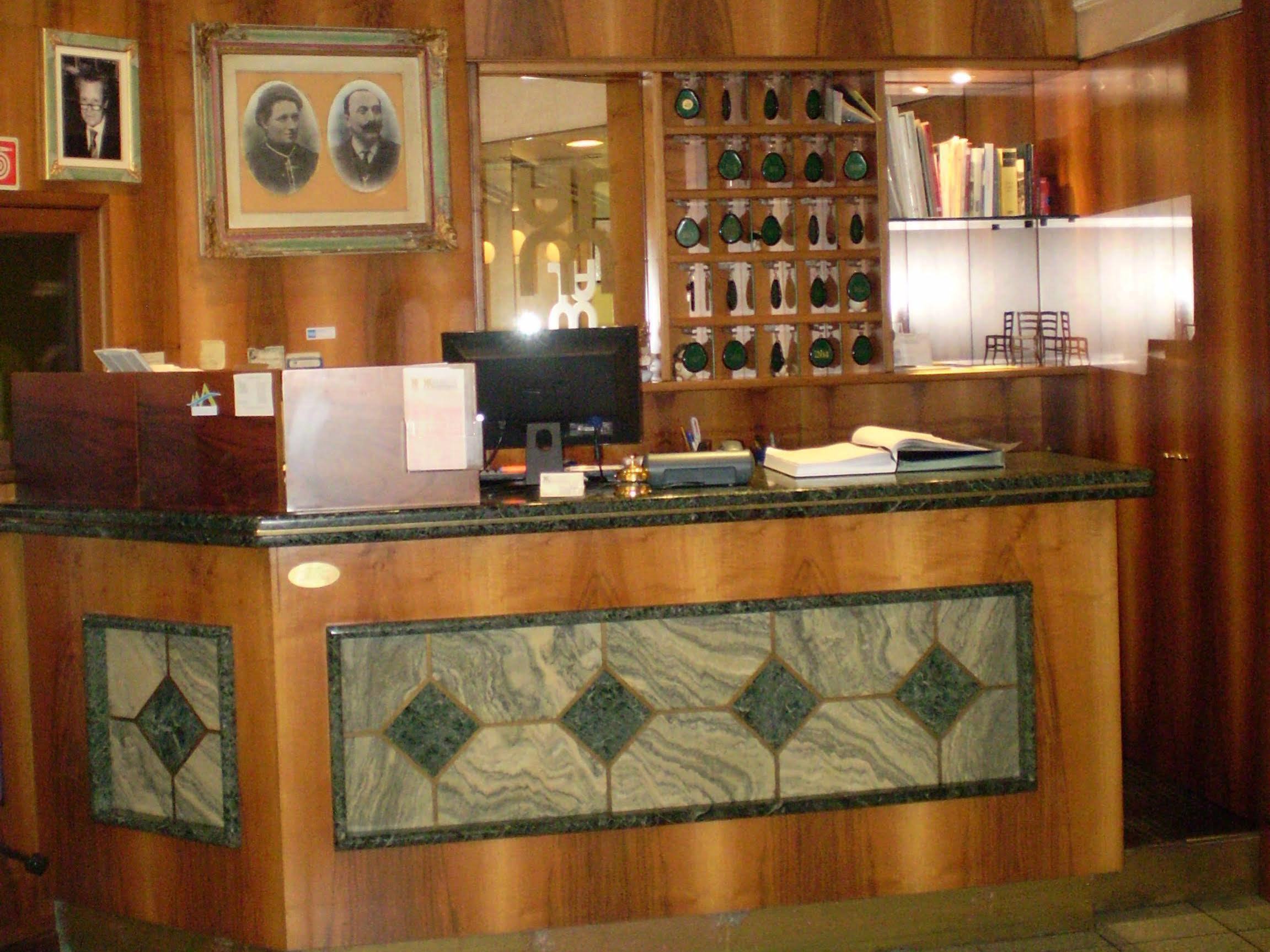 Moderno galeri fotoğrafı
