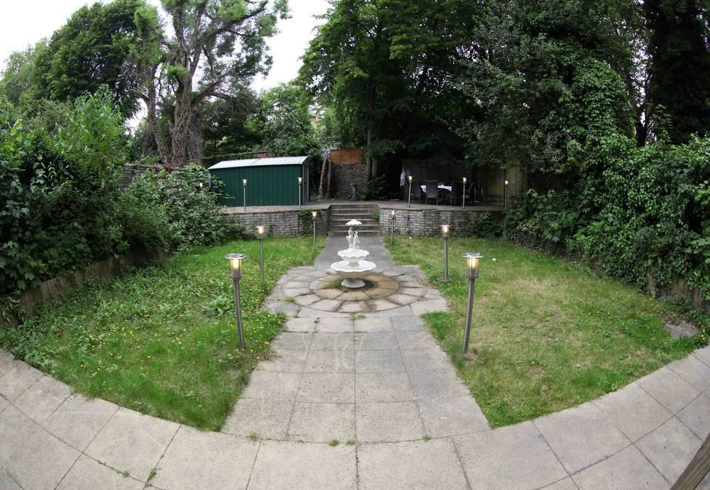 Bob W Holland Park London