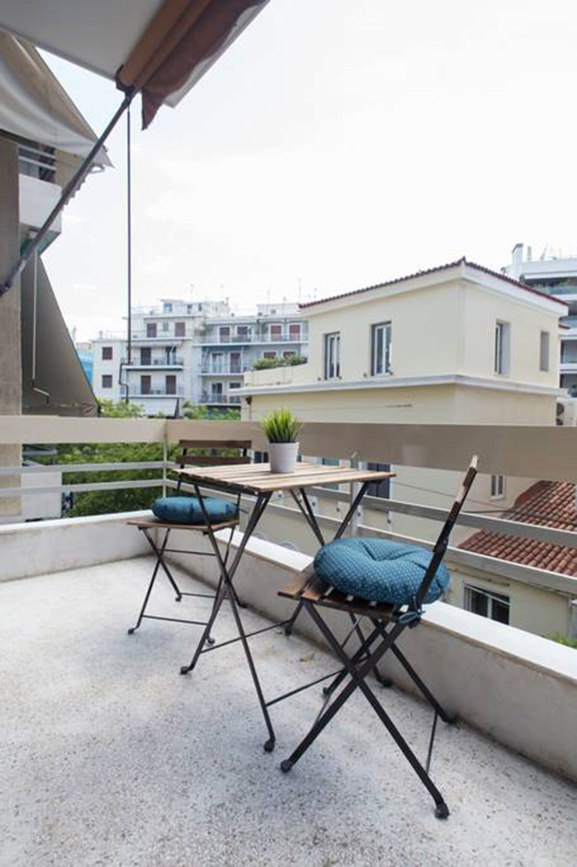 UPSTREET Bright Flat near Acropolis fotoğrafı
