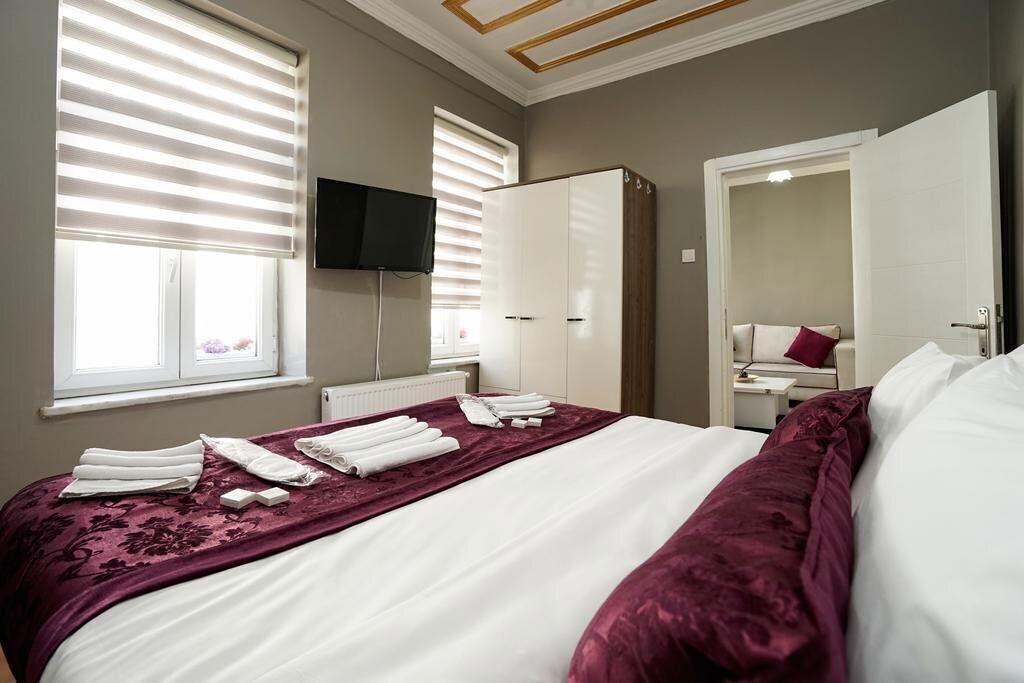 Taksim Red Suite