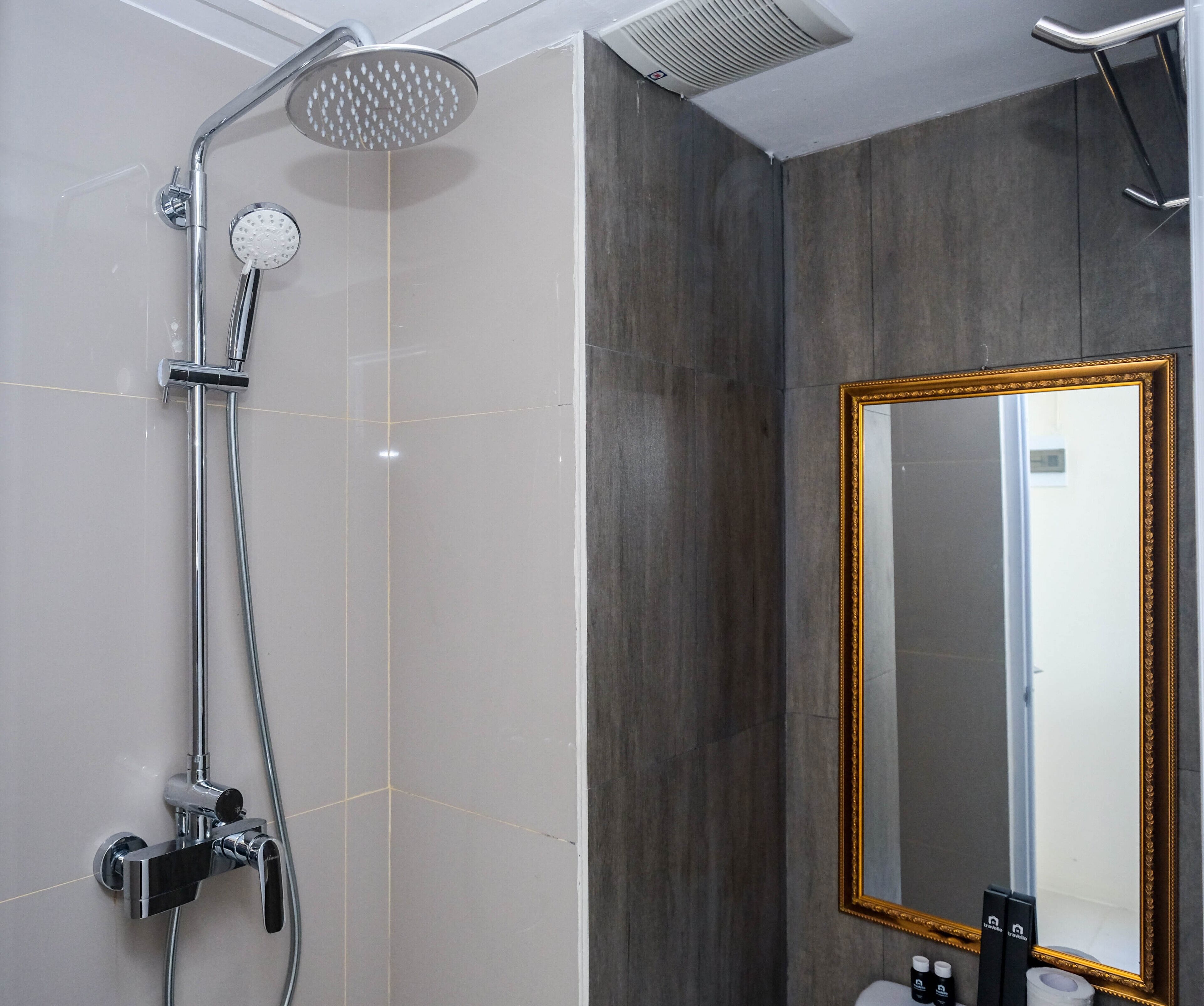 Elegant Studio Apartment @ Bogorienze Resort
