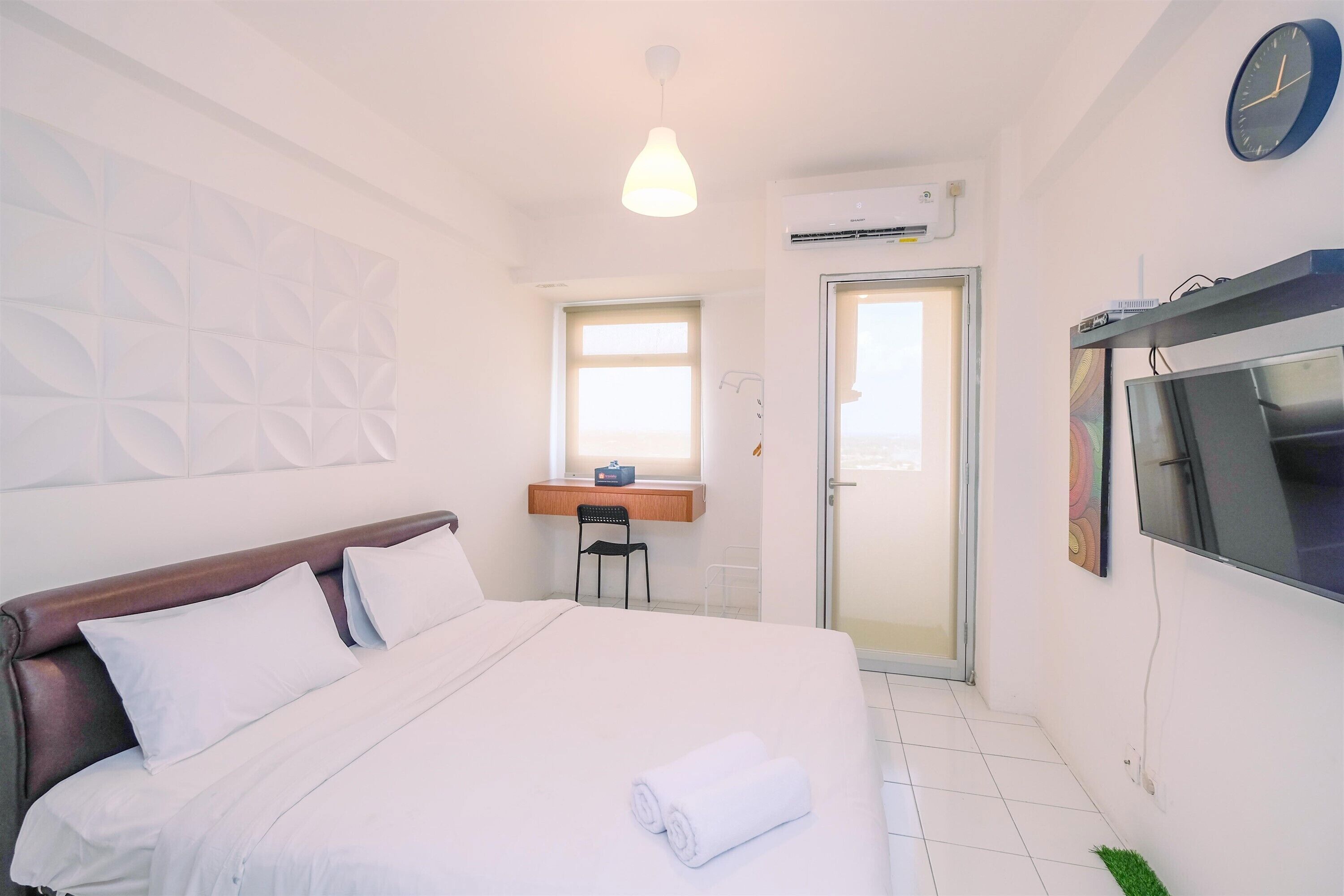 Cozy And Tranquil Studio Apartment At Gunung Putri Square