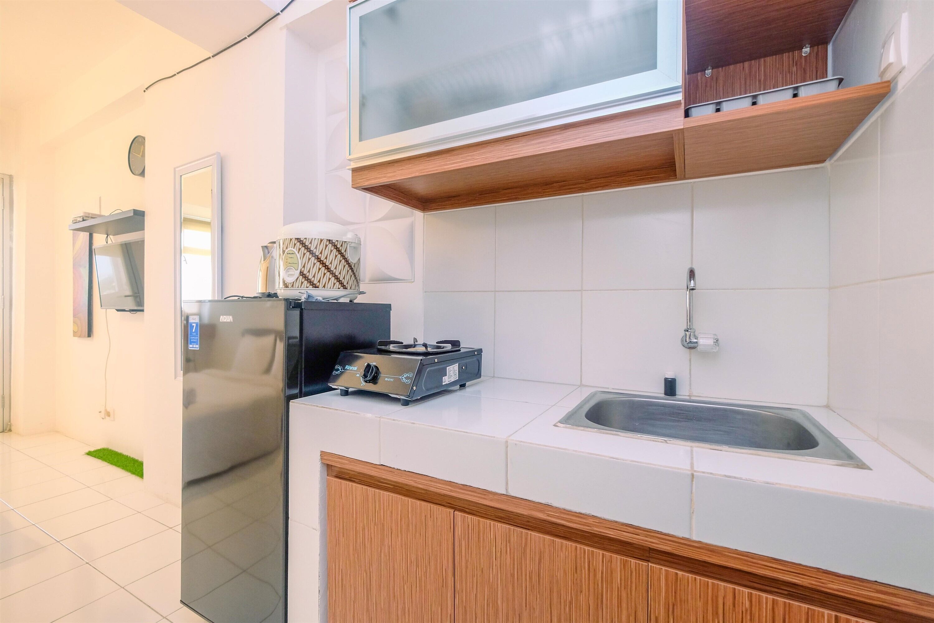 Cozy And Tranquil Studio Apartment At Gunung Putri Square