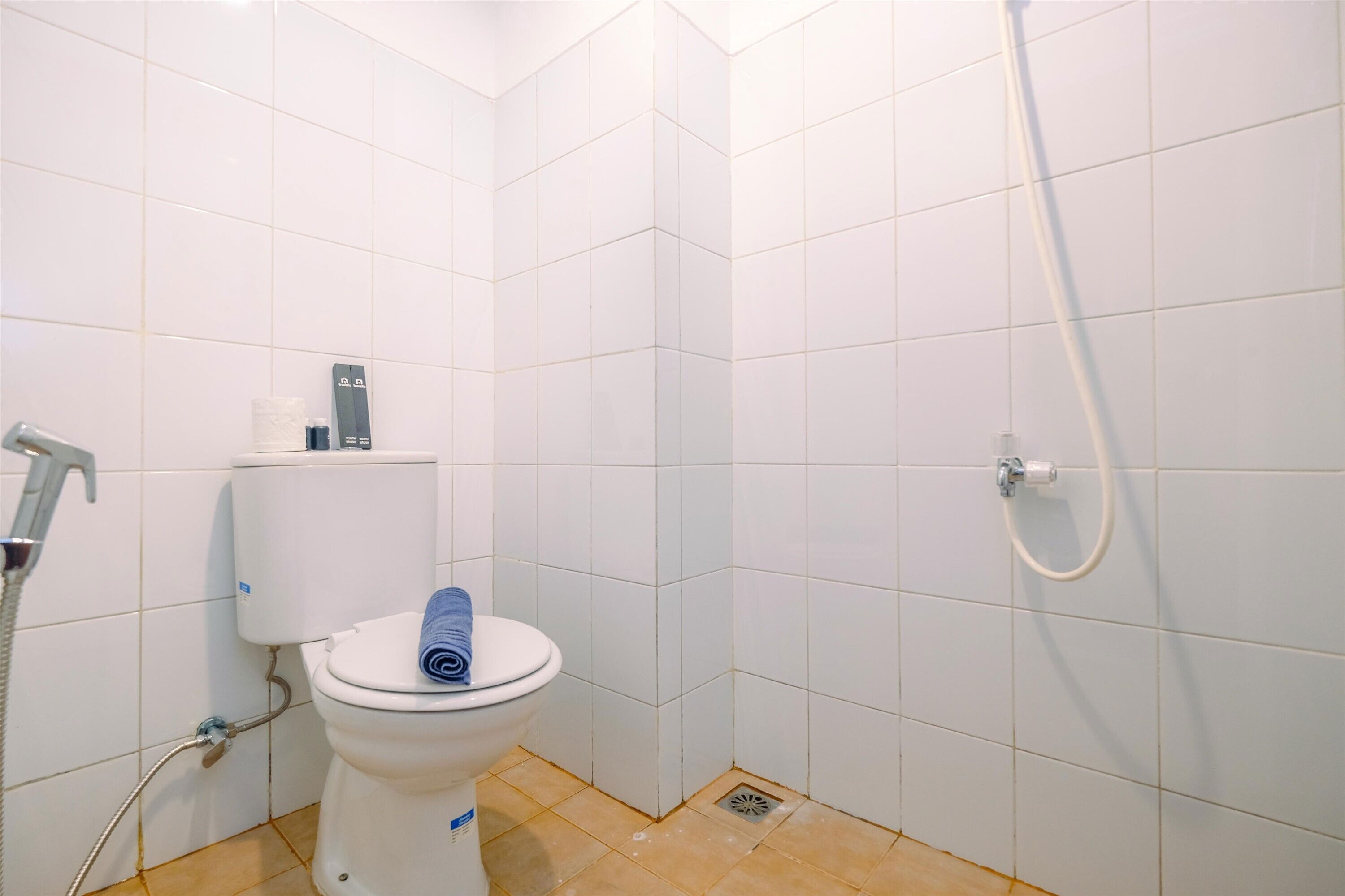 Cozy And Tranquil Studio Apartment At Gunung Putri Square