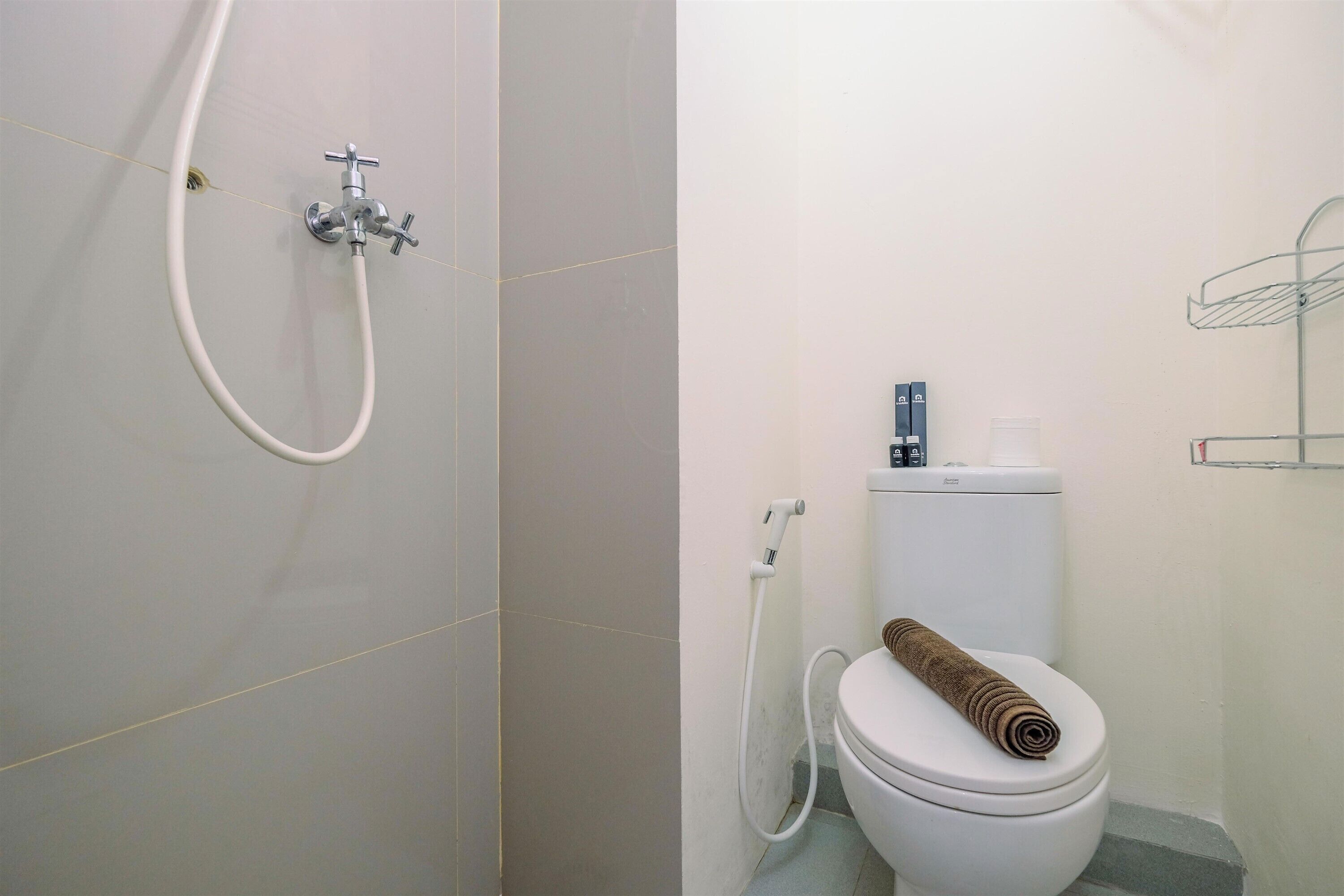 Comfy Studio At Bogorienze Apartment Near The Jungle Waterpark