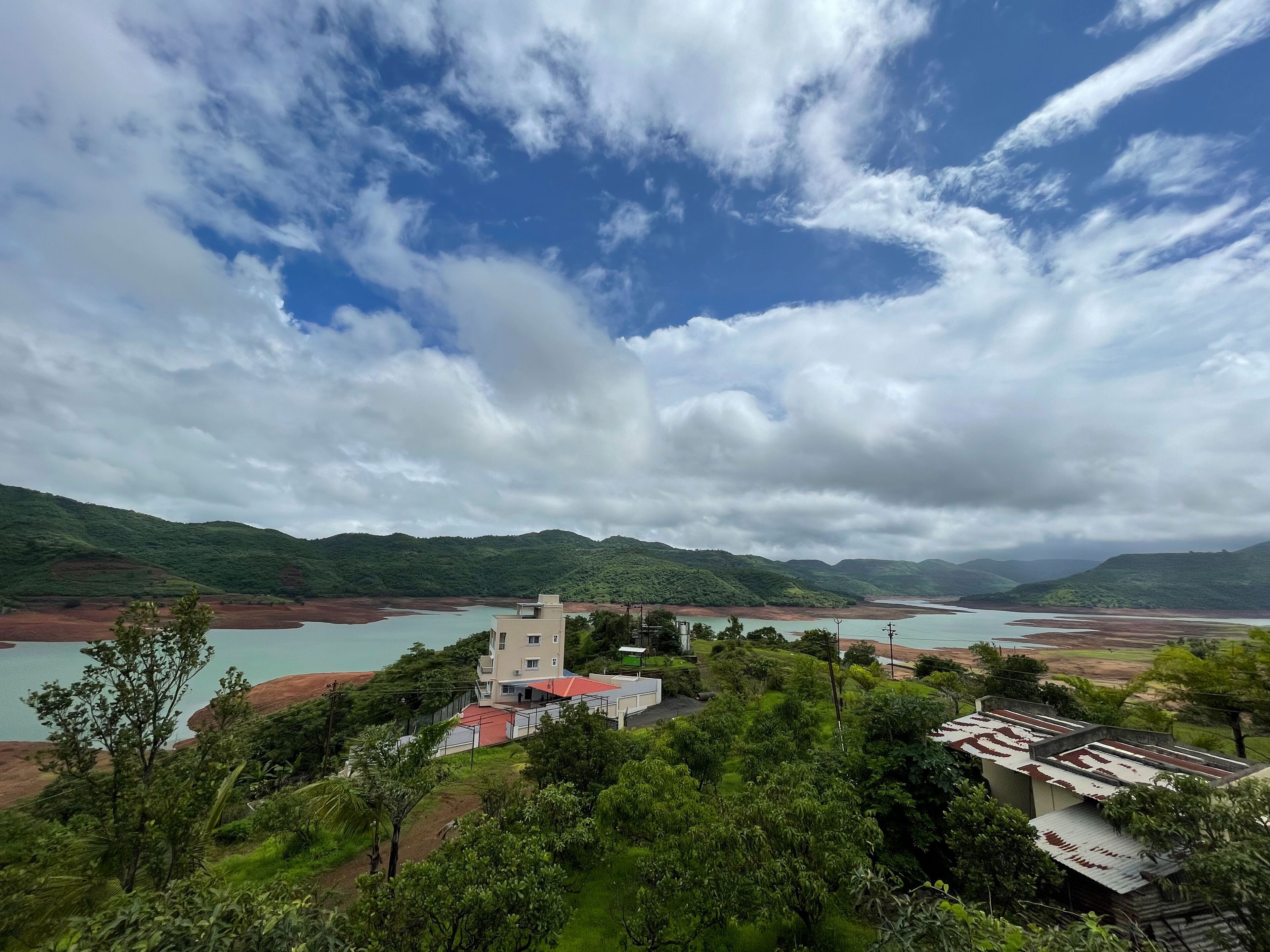 Cosmicstays Countryside Panorama-Lakeview Bungalow