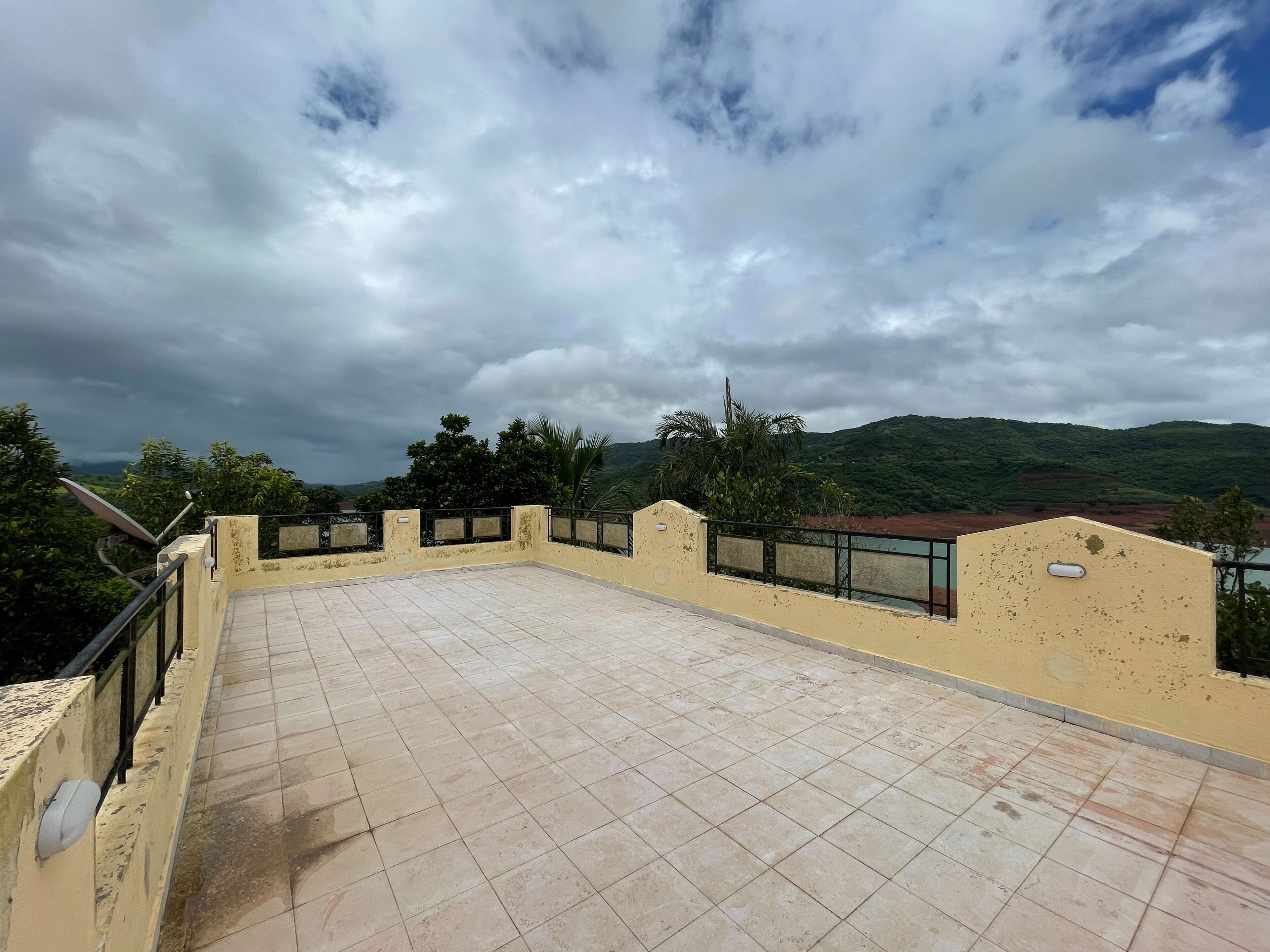 Cosmicstays Countryside Panorama-Lakeview Bungalow