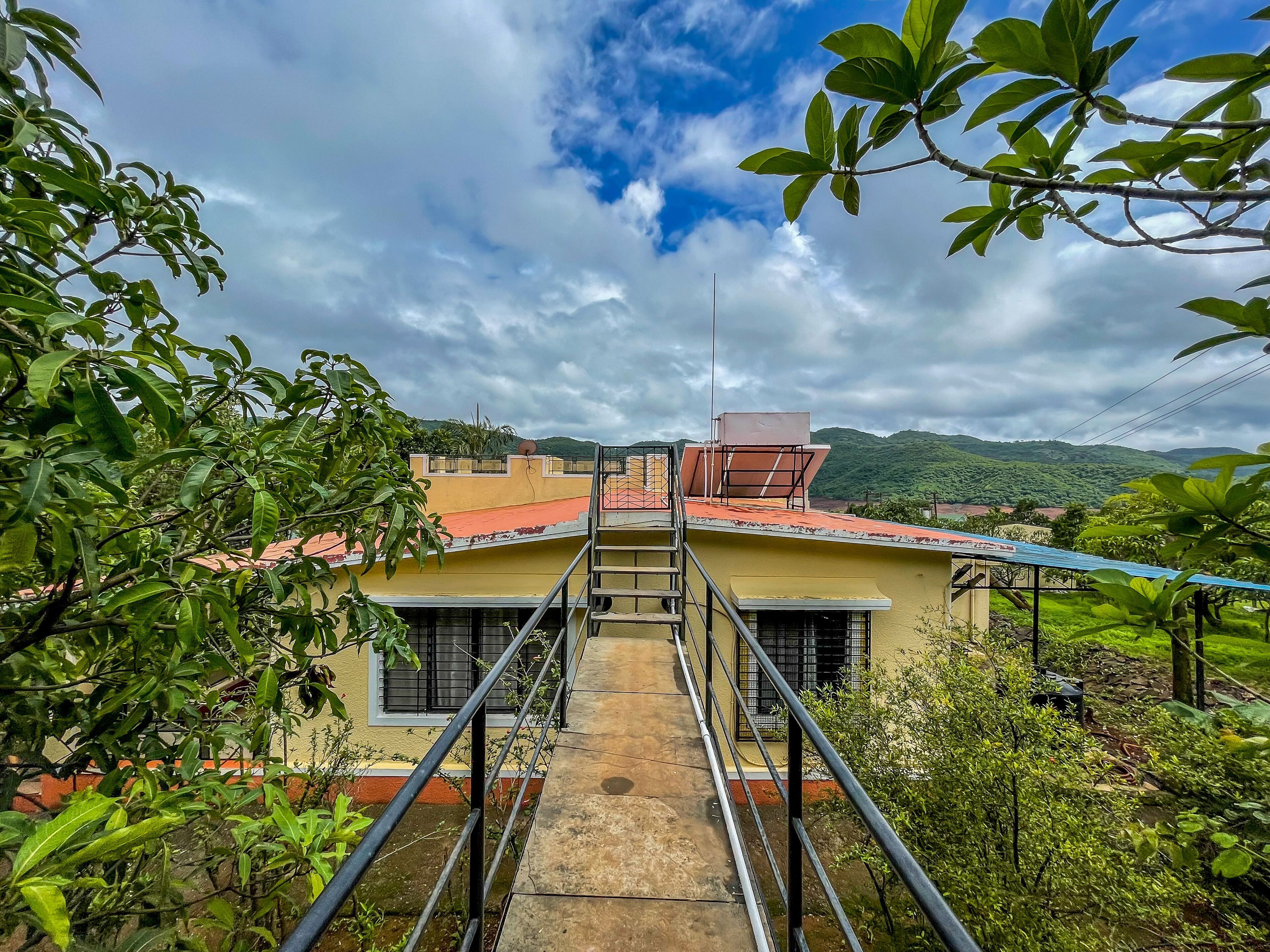 Cosmicstays Countryside Panorama-Lakeview Bungalow