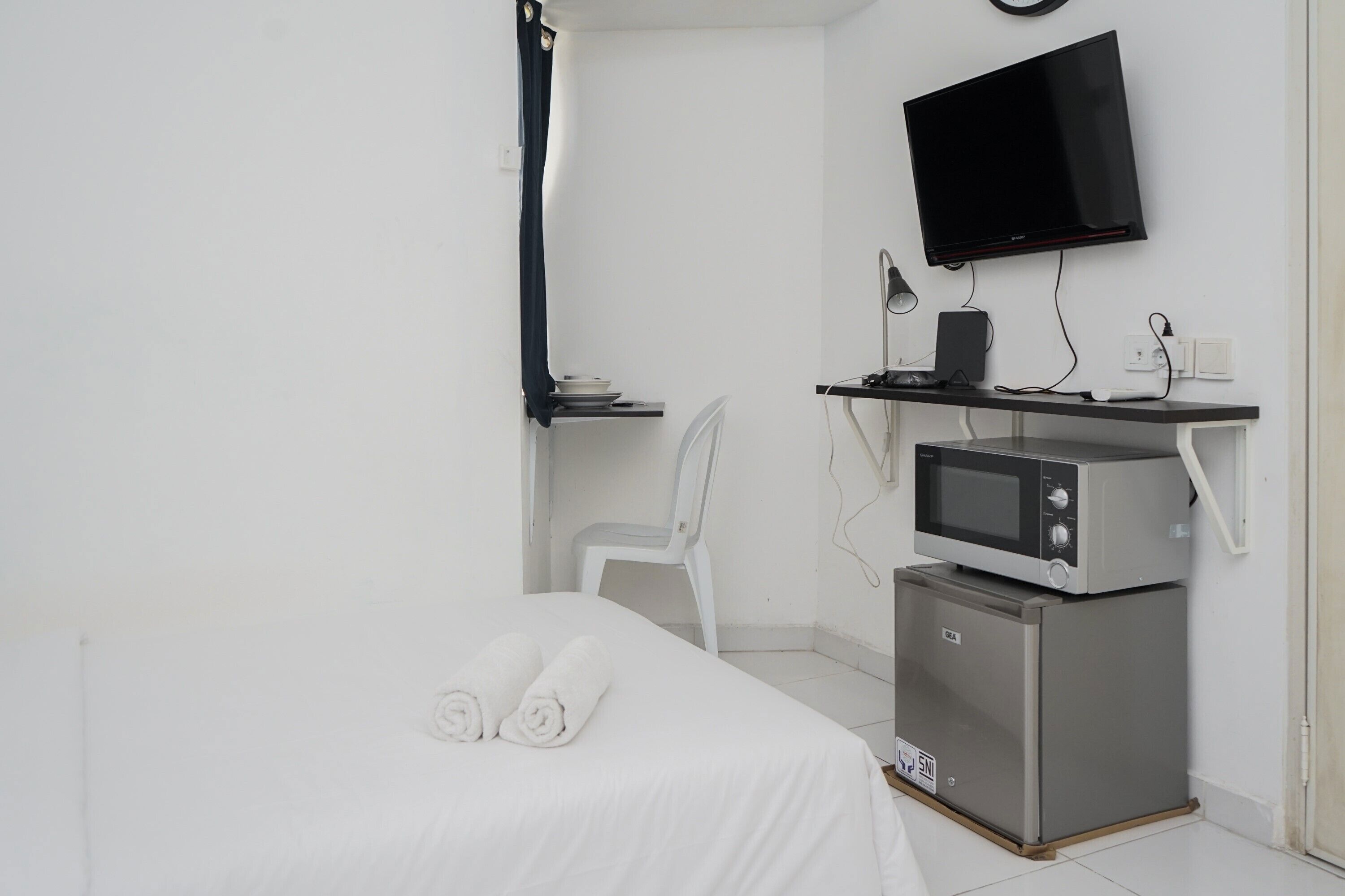 Cozy And Calm Studio No Kitchen Apartment At Aeropolis Residence