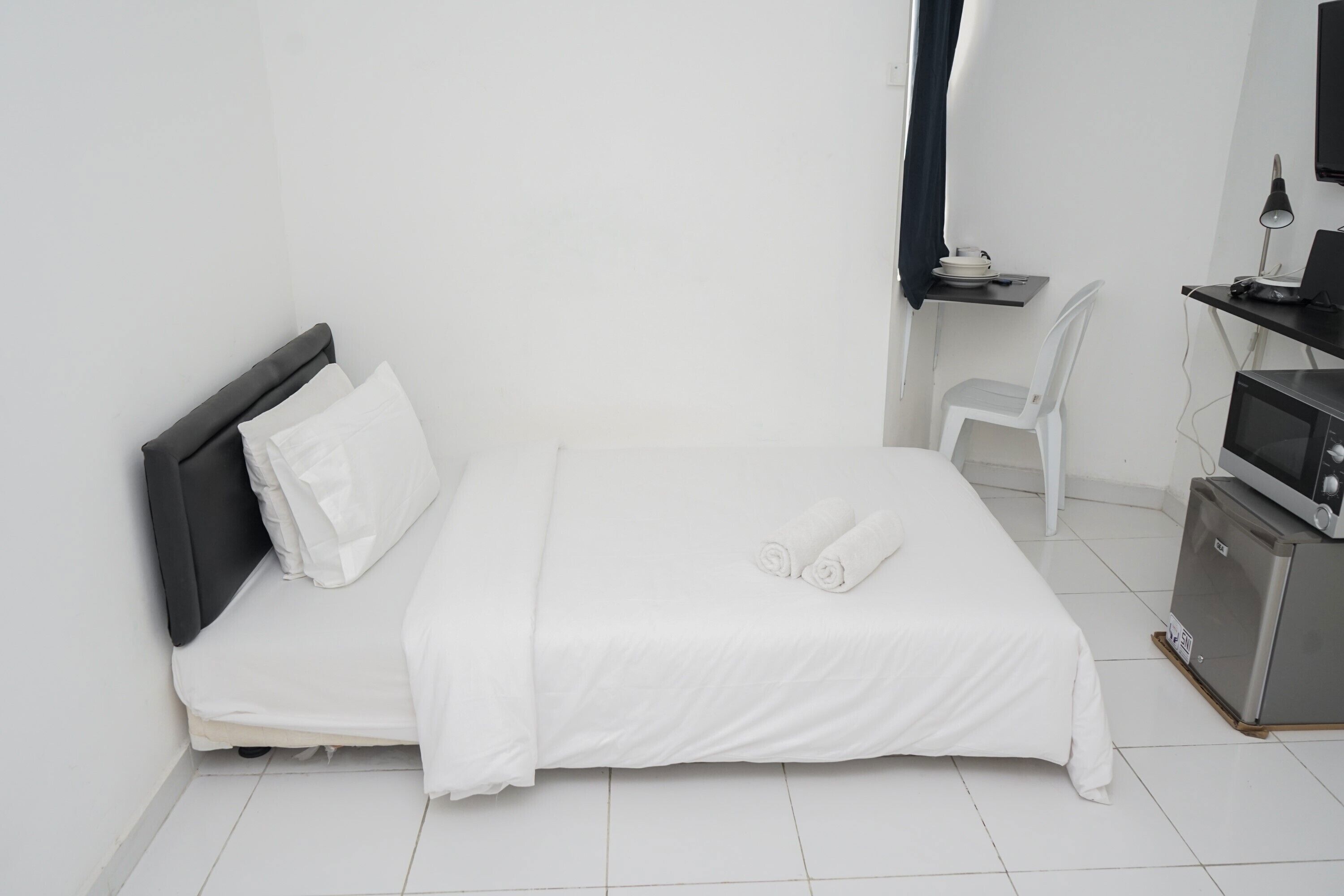 Cozy And Calm Studio No Kitchen Apartment At Aeropolis Residence