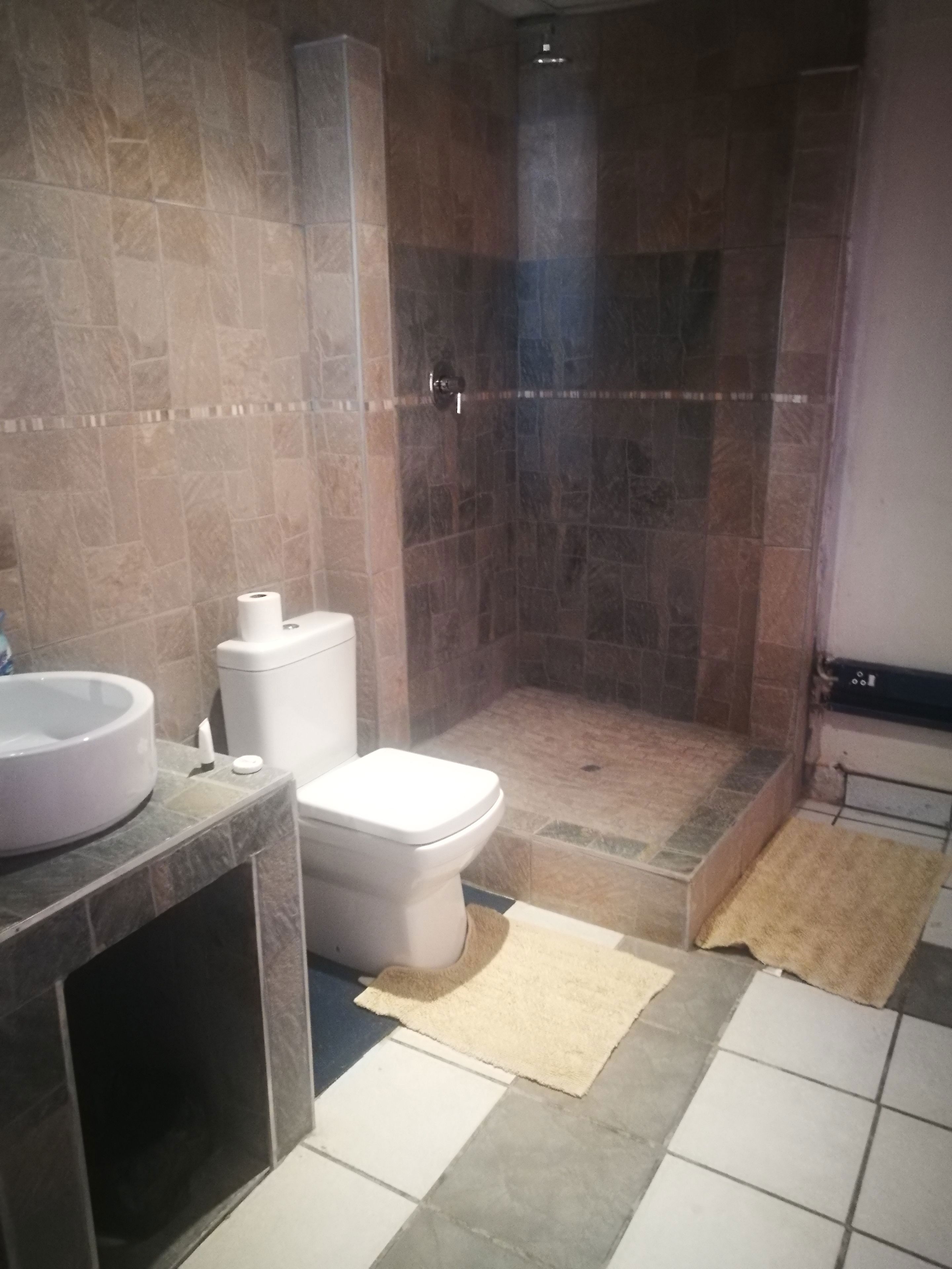 Naisar Sparkling White Apartment