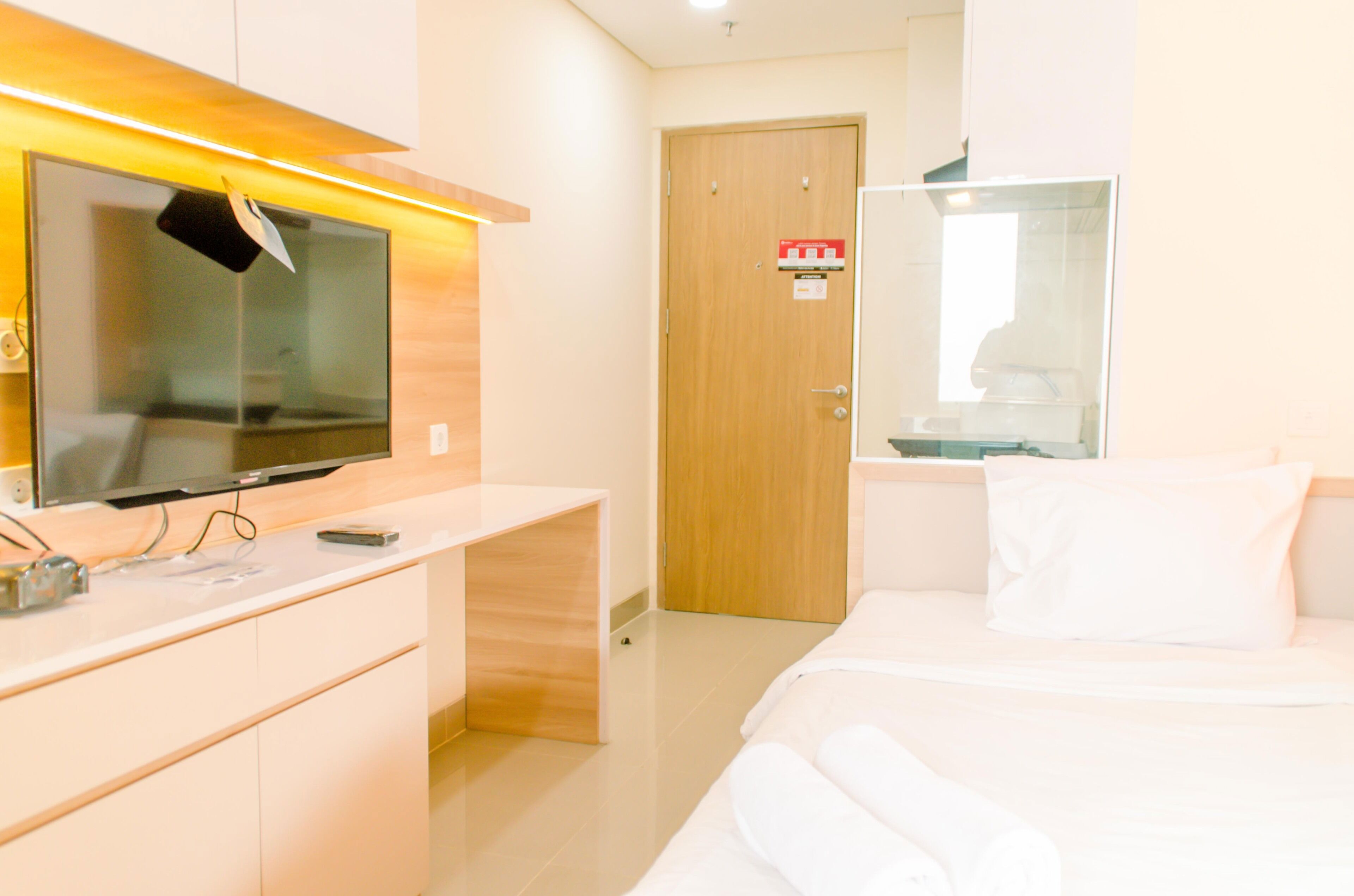 Comfy And Minimalist Studio Apartment At B Residence