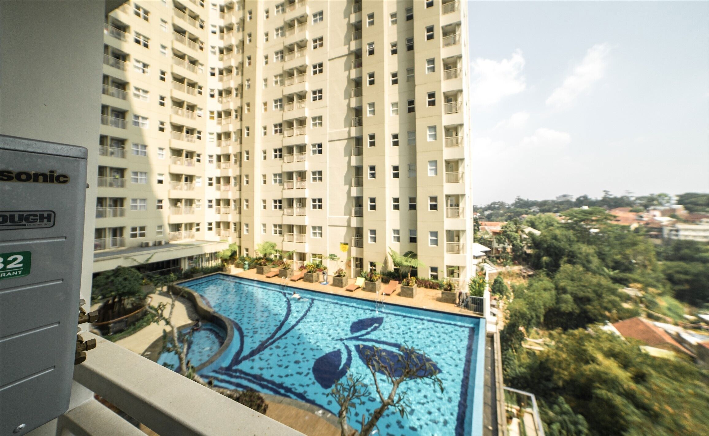 Cozy And Spacious Studio Room At Parahyangan Residence