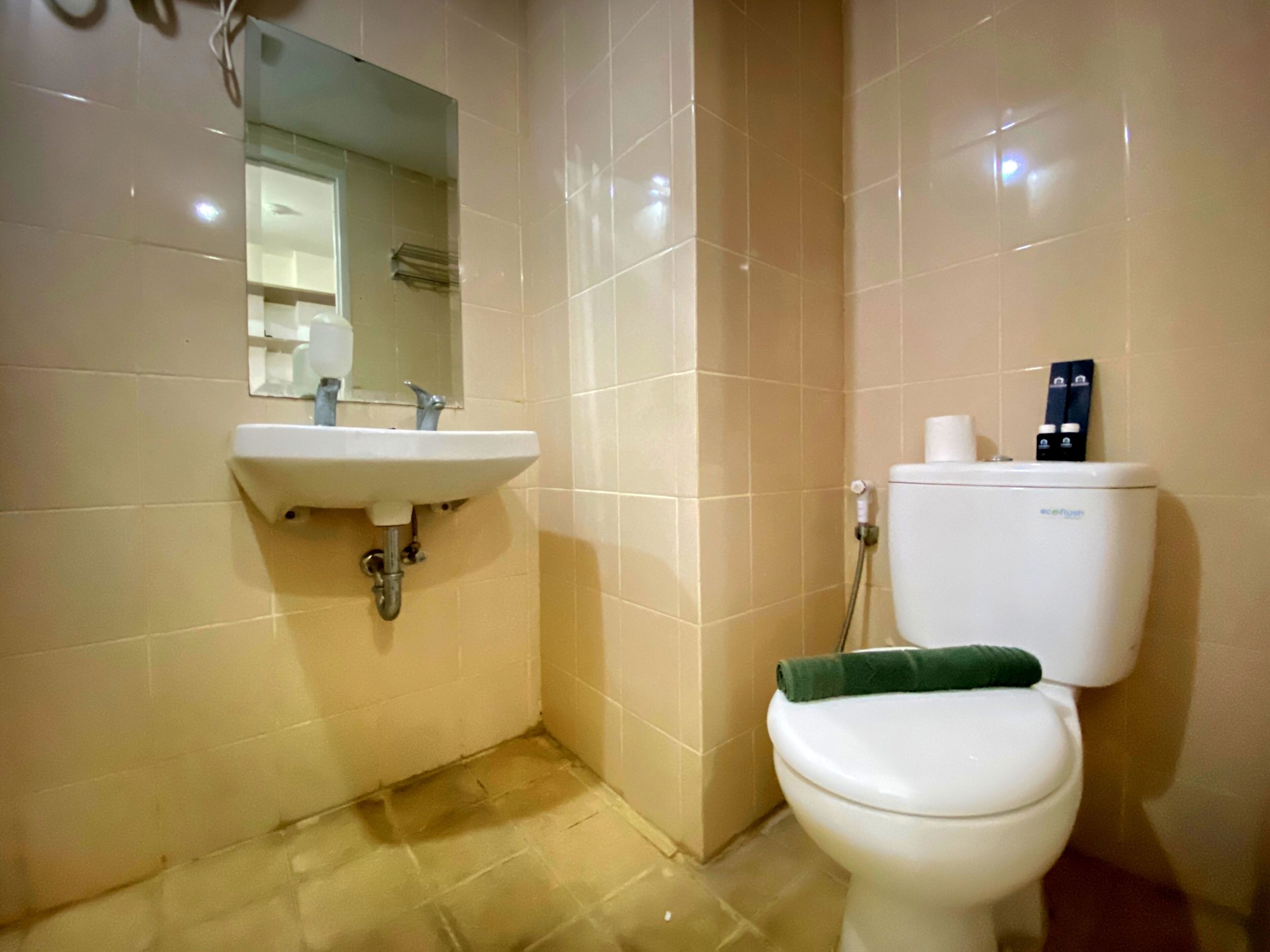 Cozy And Spacious Studio Room At Parahyangan Residence