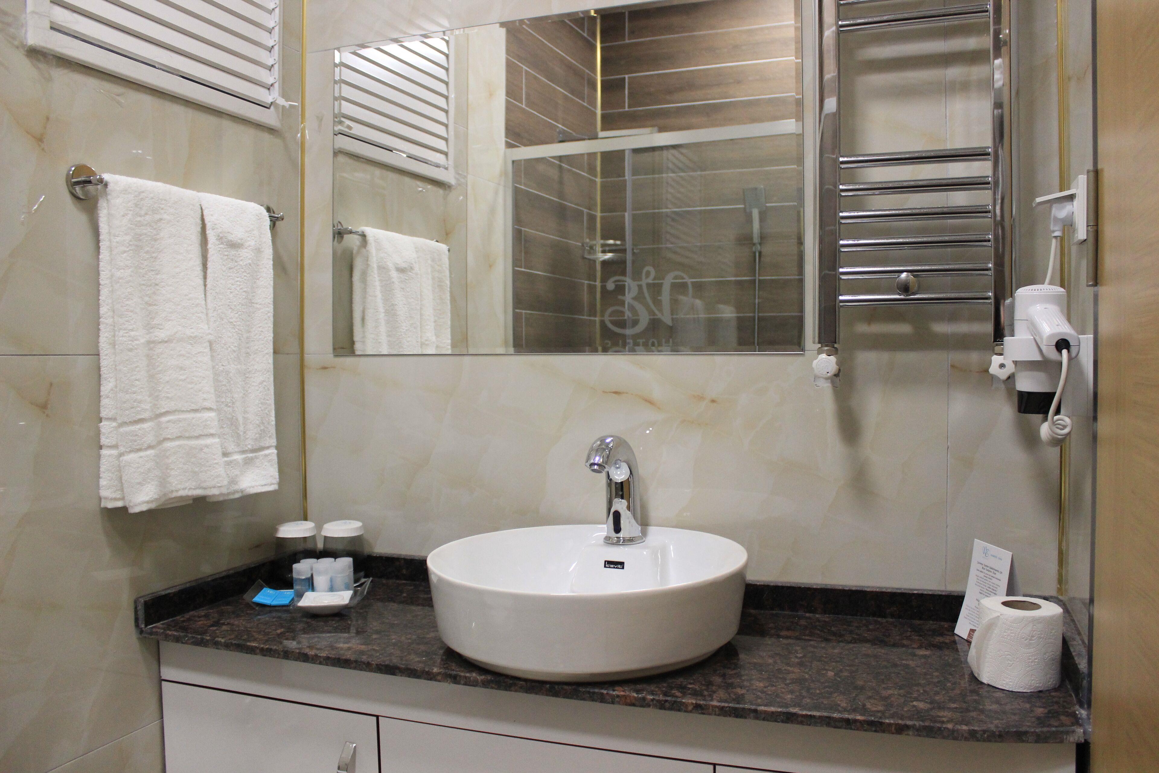 Bathroom sink