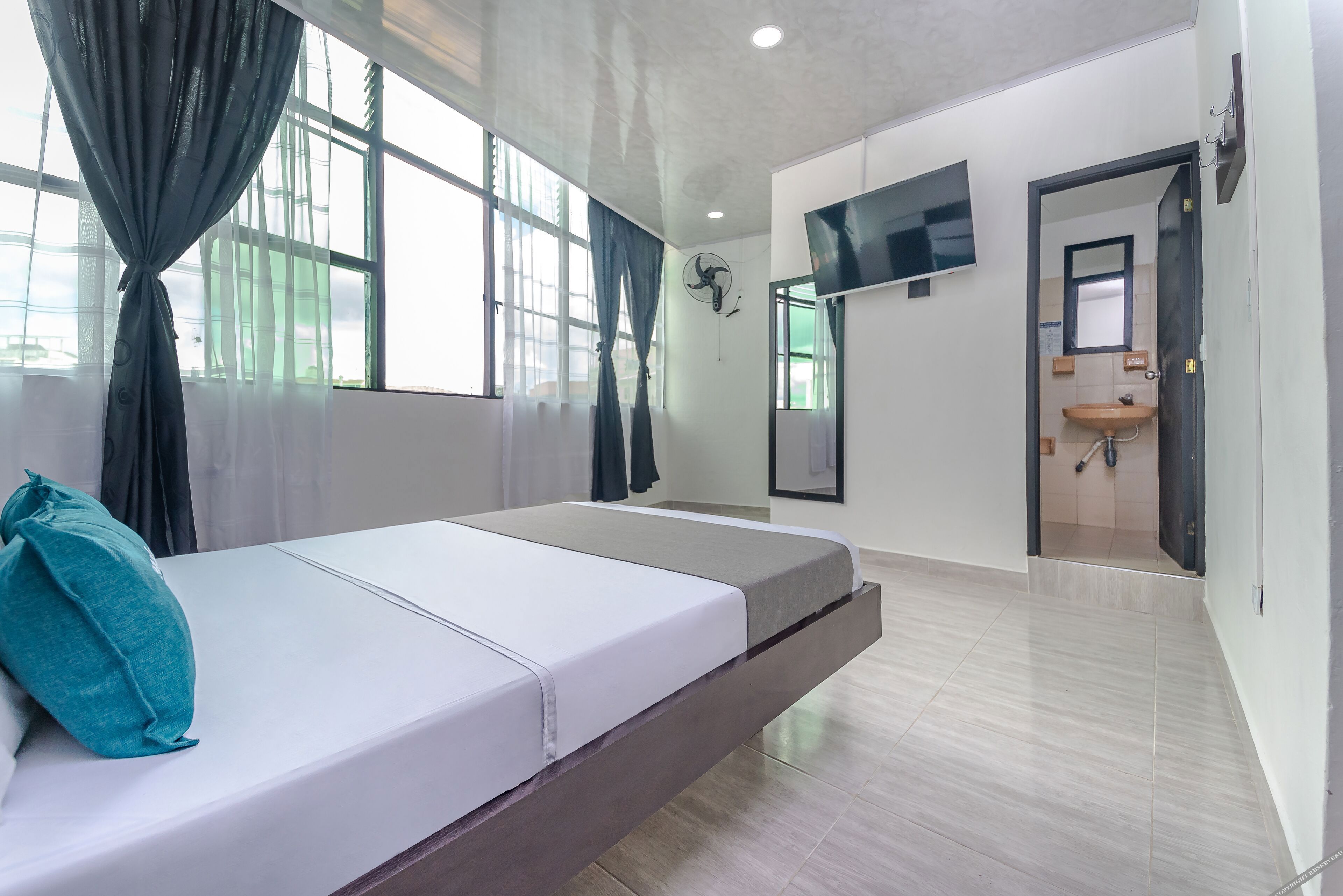 Hotel Colinas Del Llano