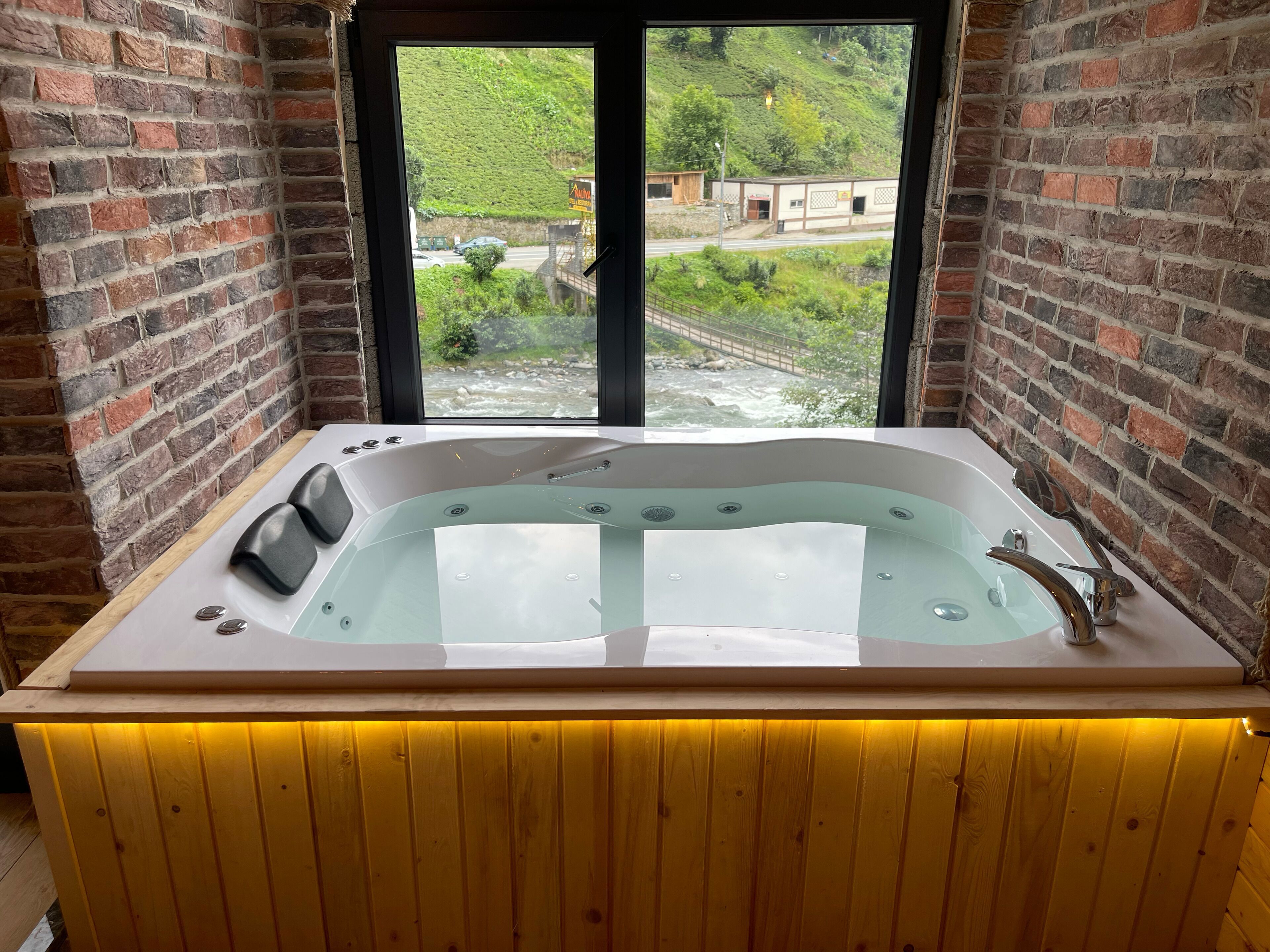 Riverside Suite & Bungalow