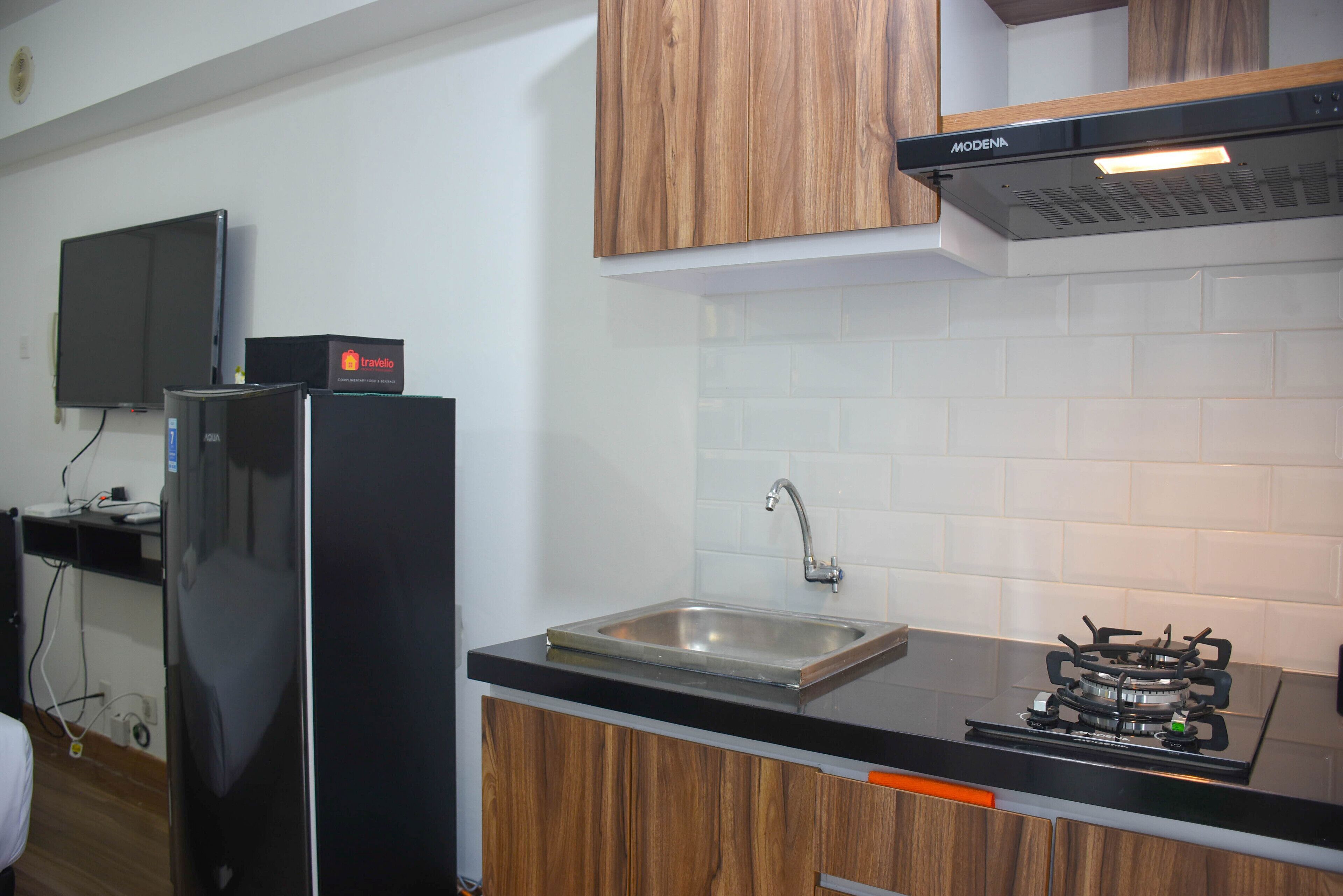 Elegant And Comfy Studio At Bassura City Apartment