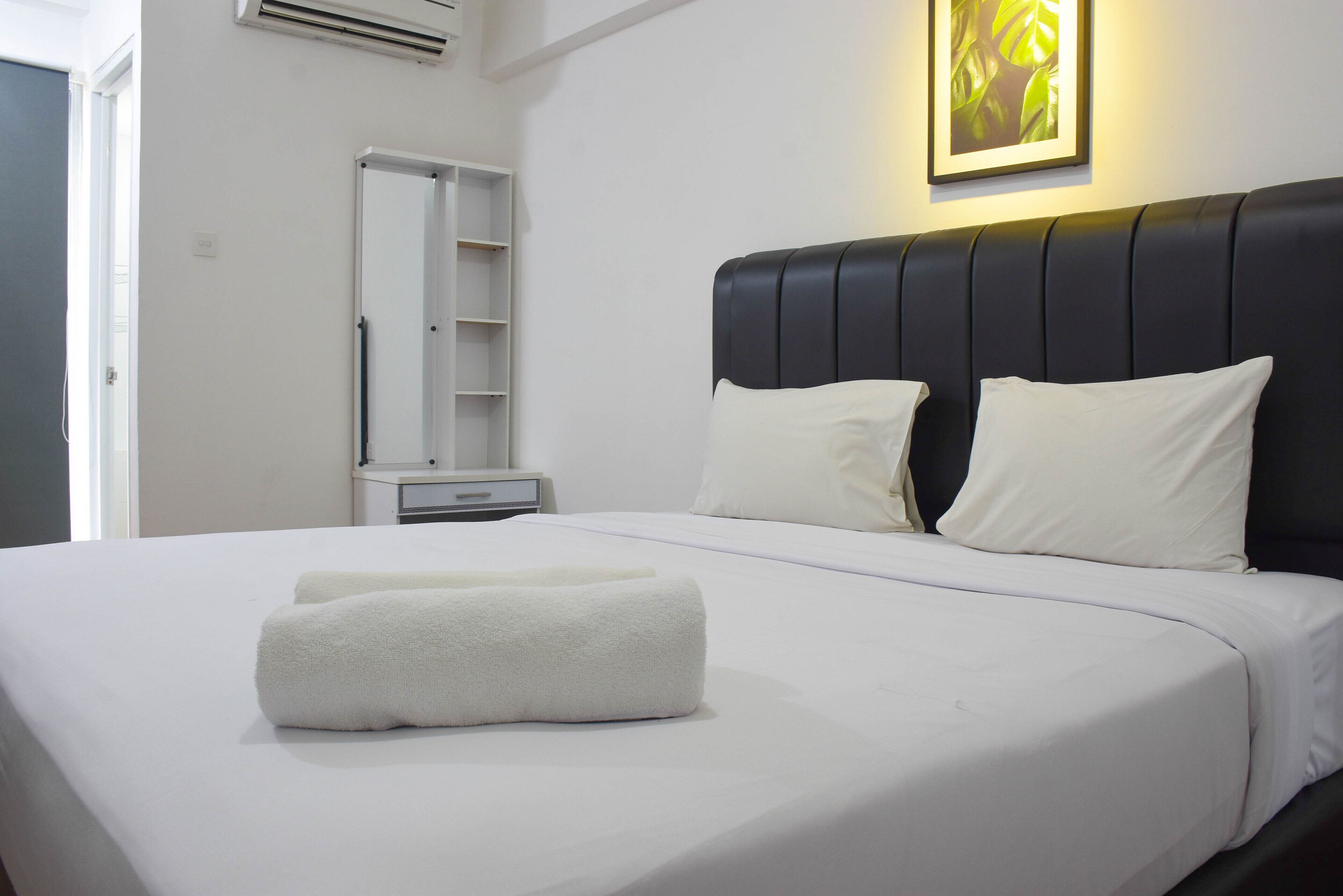 Elegant And Comfy Studio At Bassura City Apartment