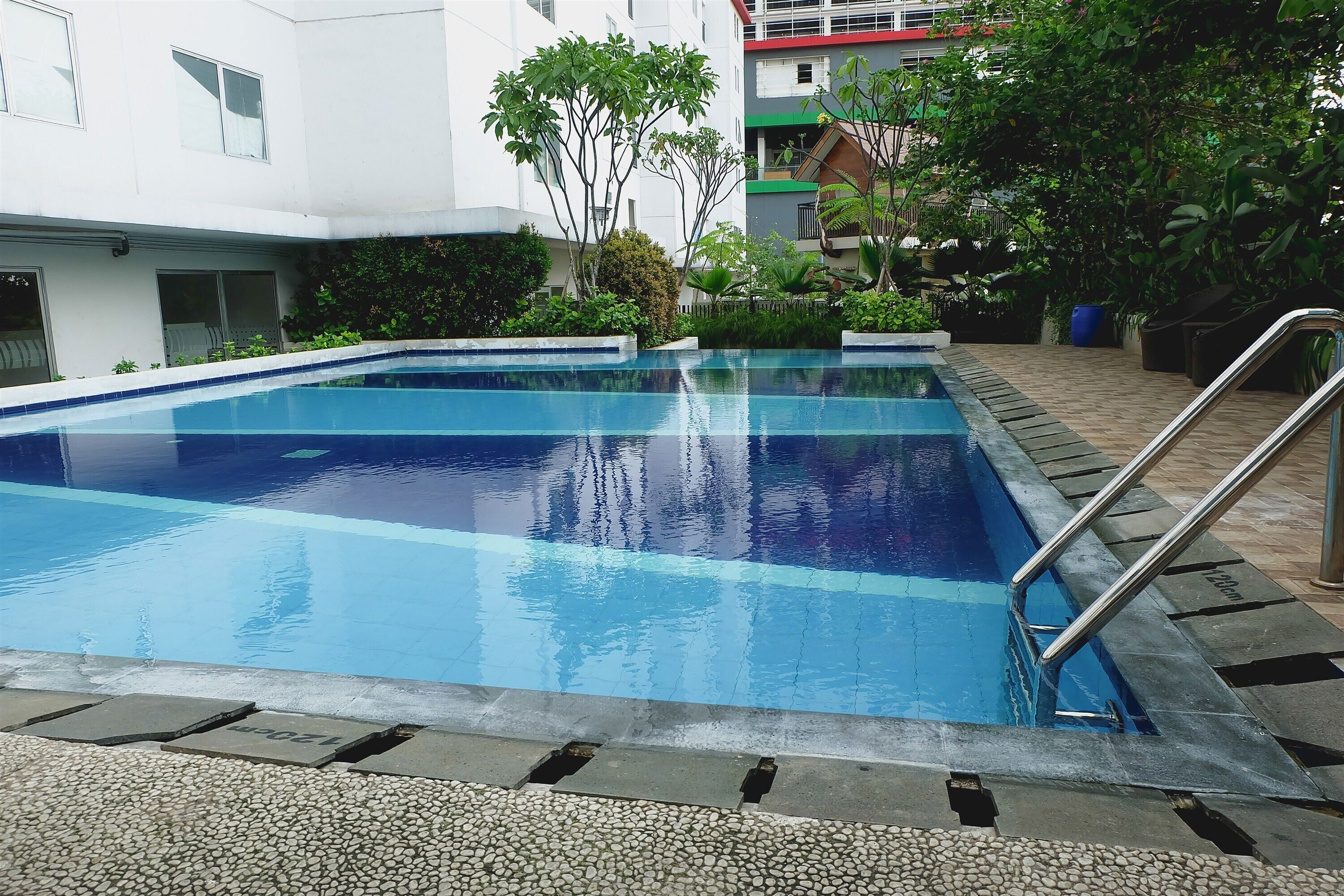 Elegant And Comfy Studio At Bassura City Apartment