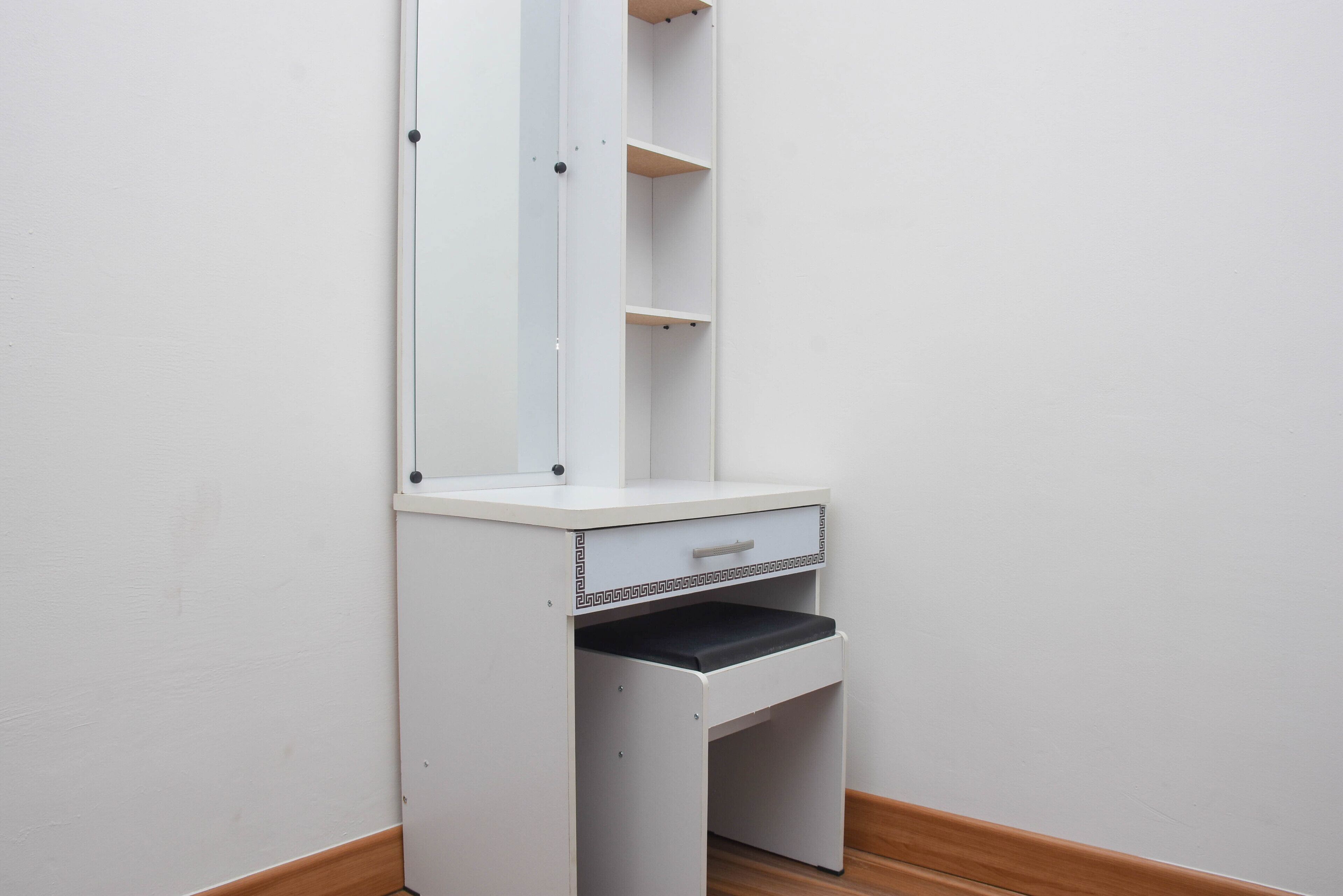 Elegant And Comfy Studio At Bassura City Apartment