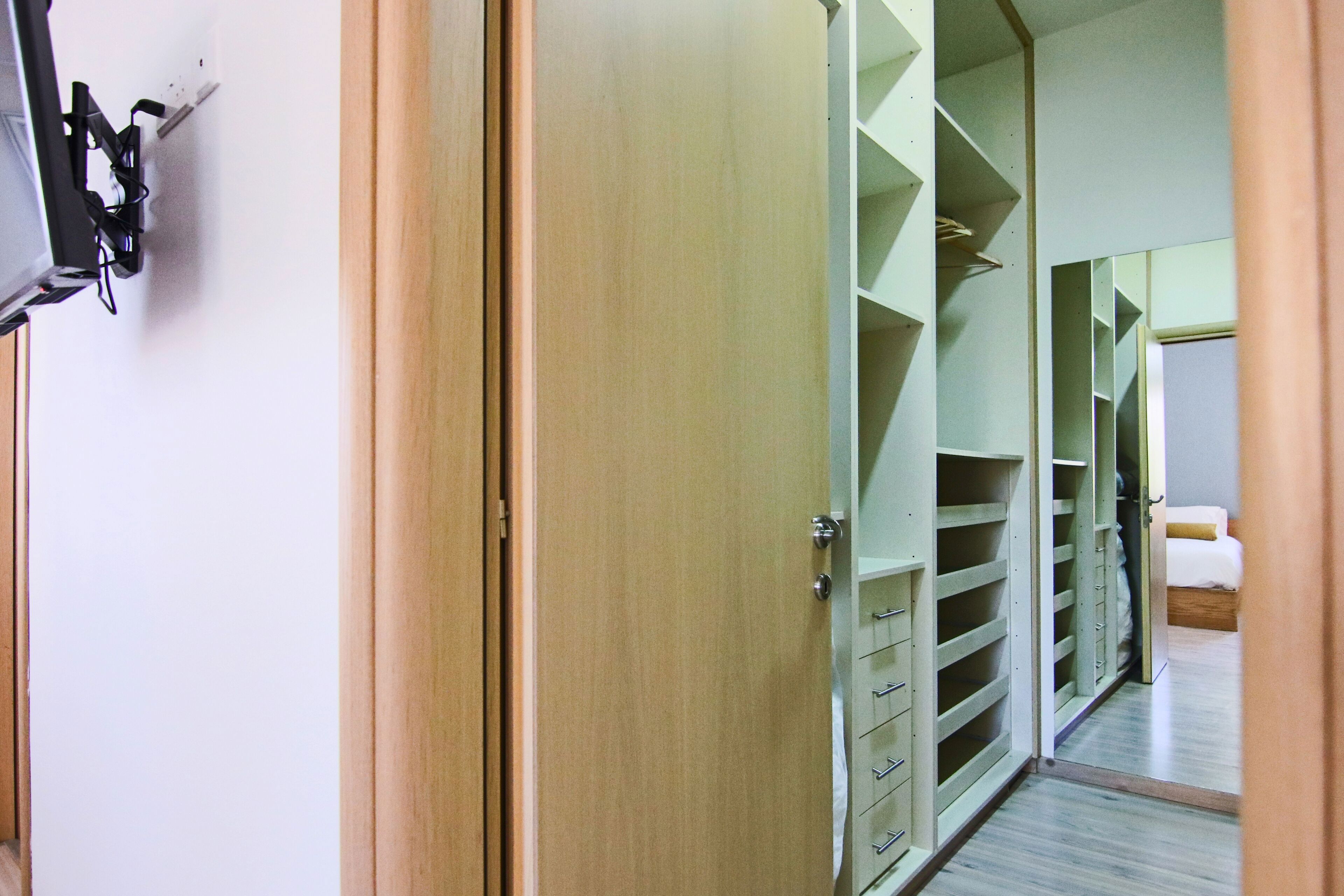 Phaedrus Living: City View Luxury Flat Harbour 03