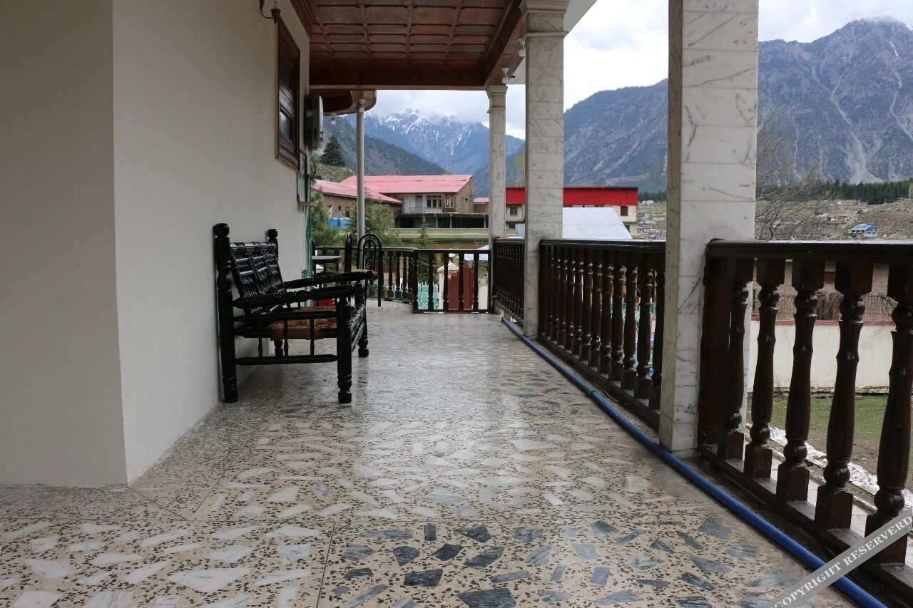 Abshar Hotel