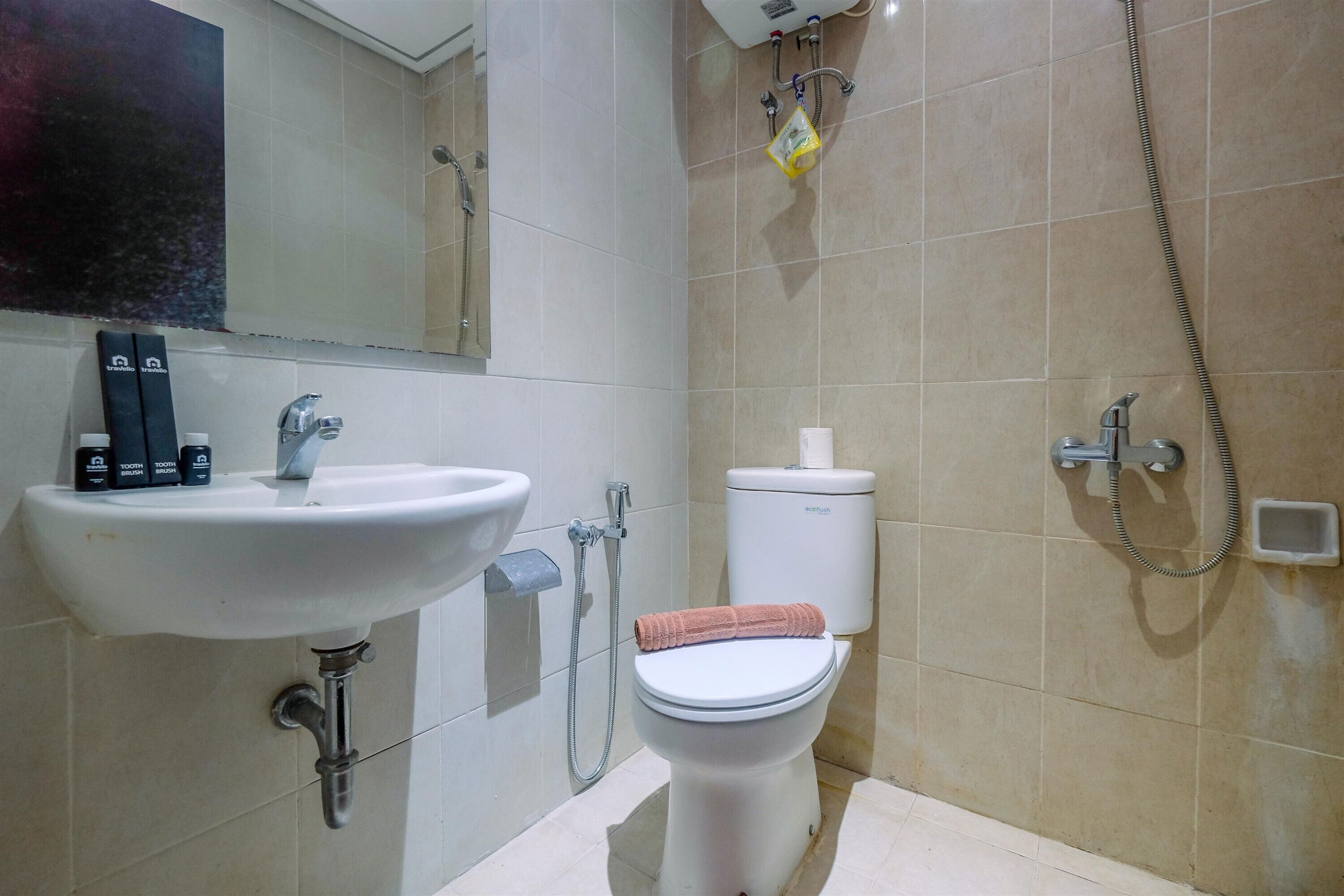 Comfort And Homey 2Br At Nifarro Park Apartment