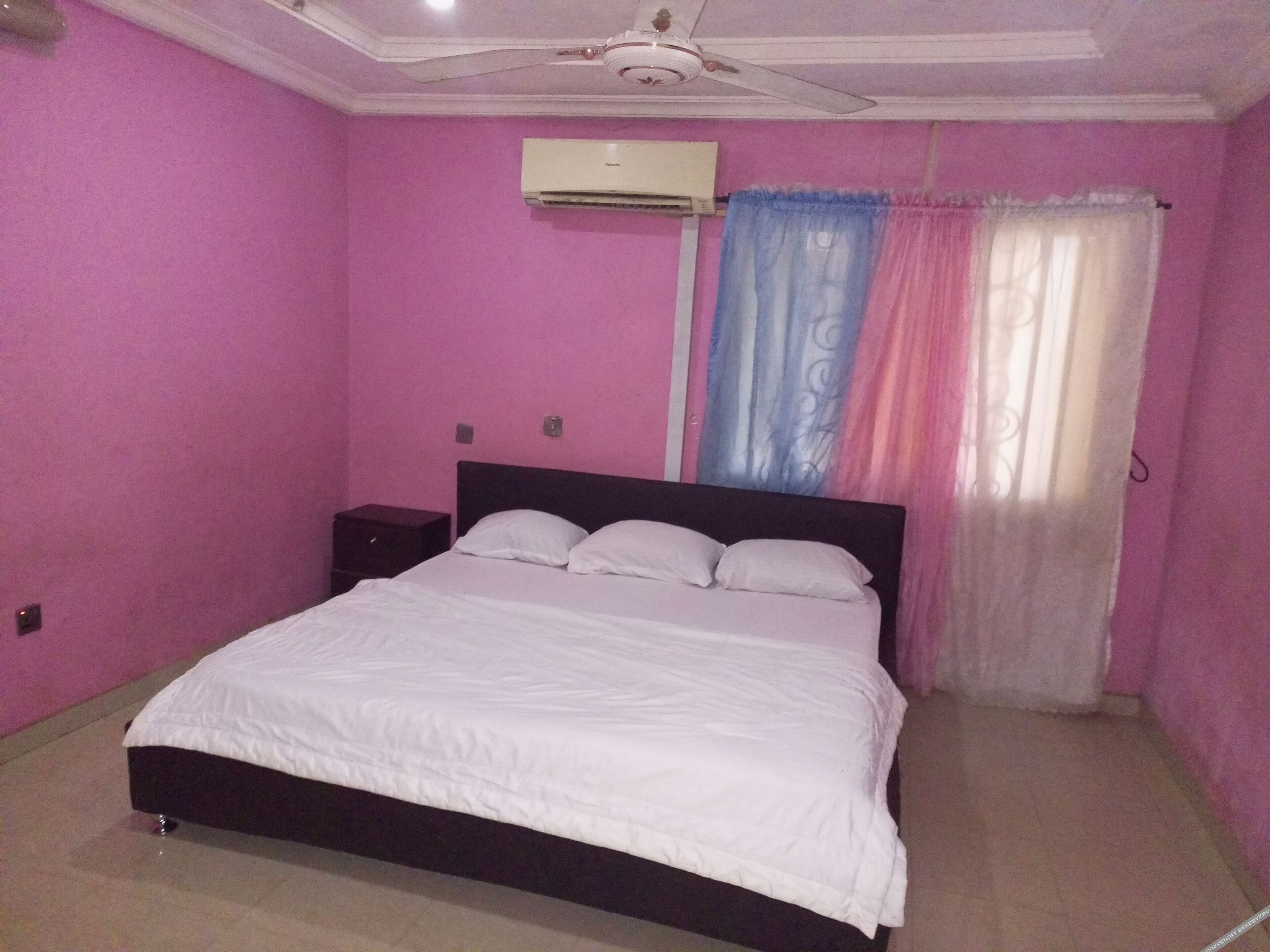 De Villa Hotel And Suites