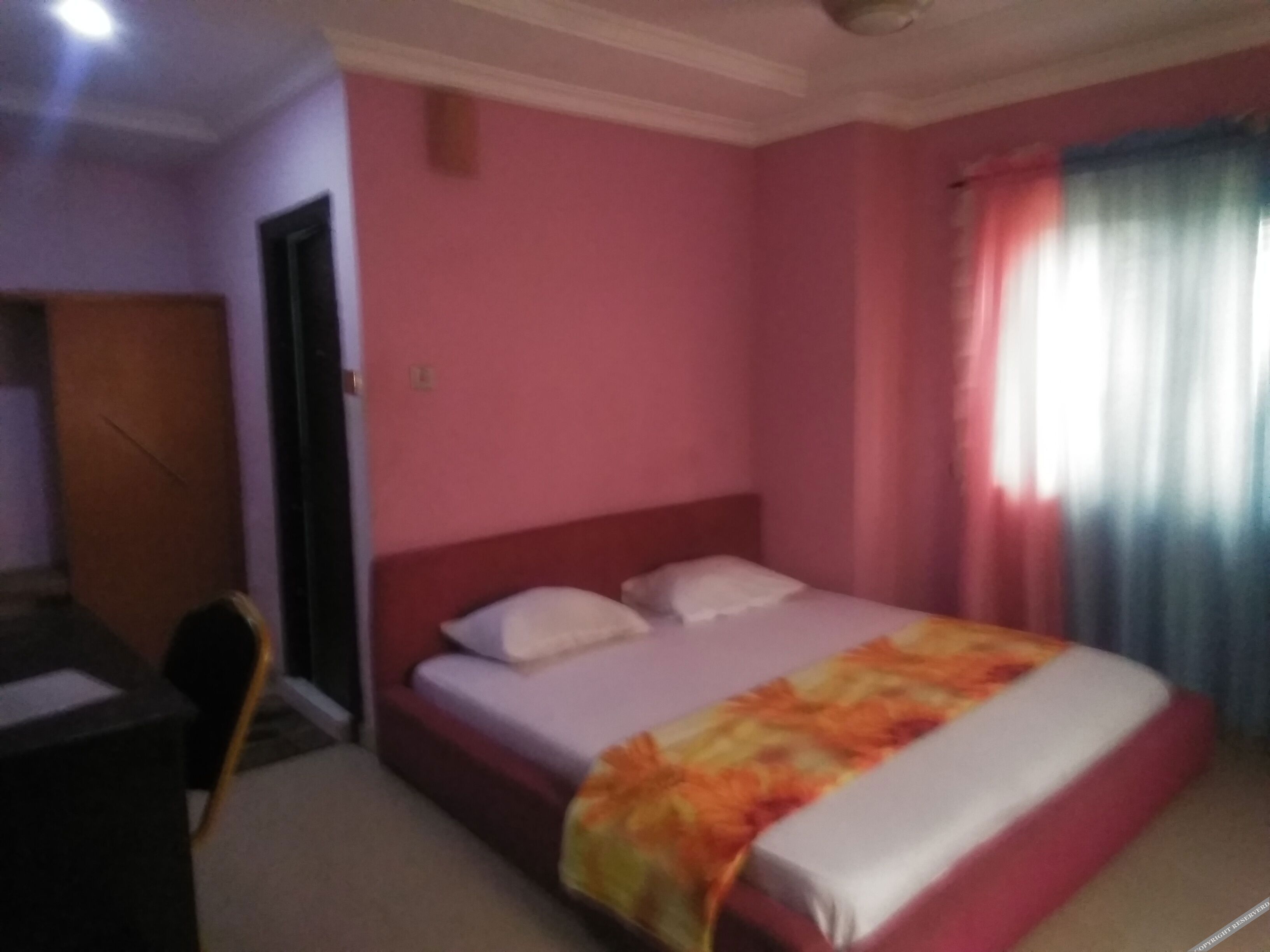 De Villa Hotel And Suites