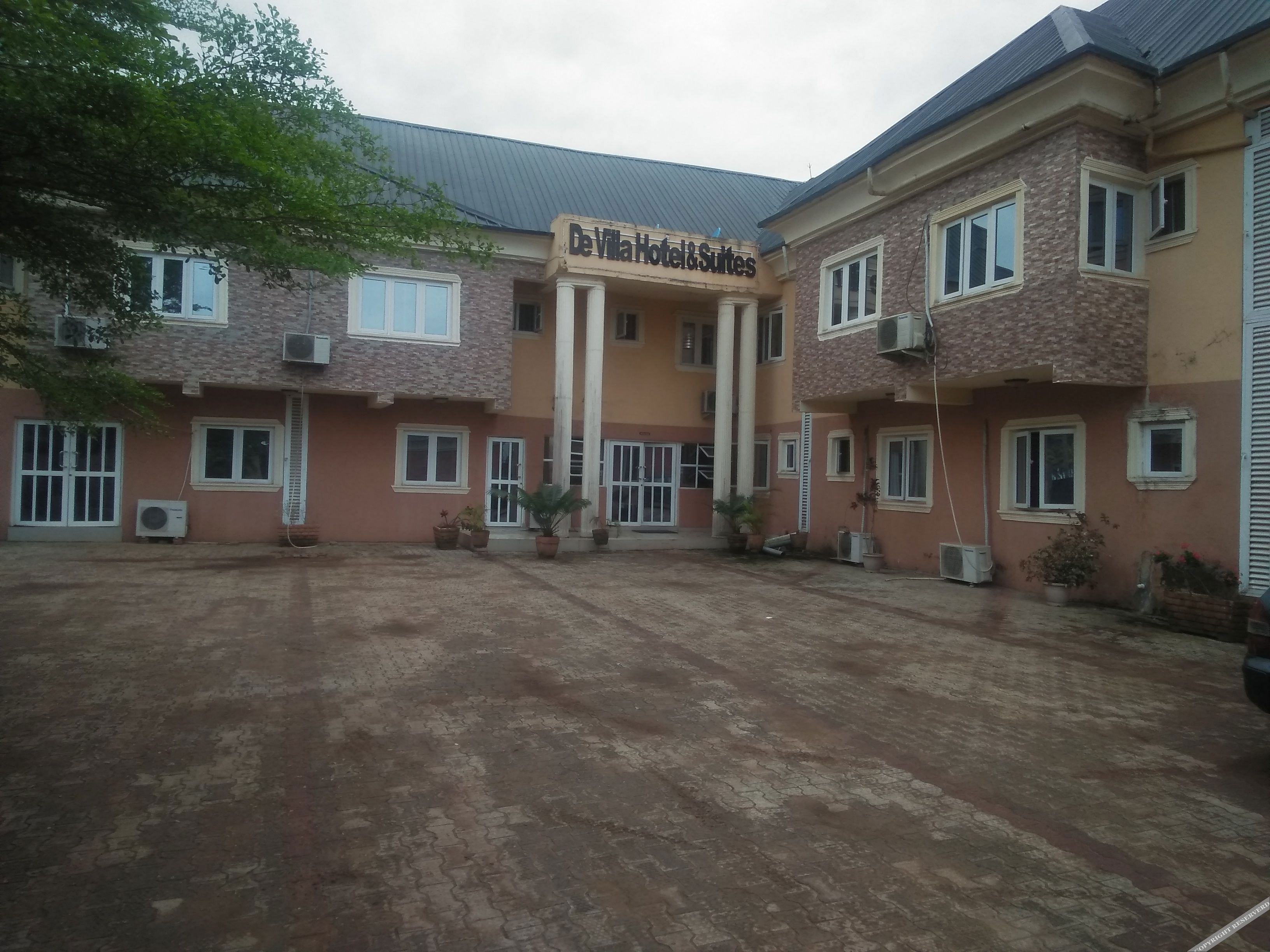 De Villa Hotel And Suites
