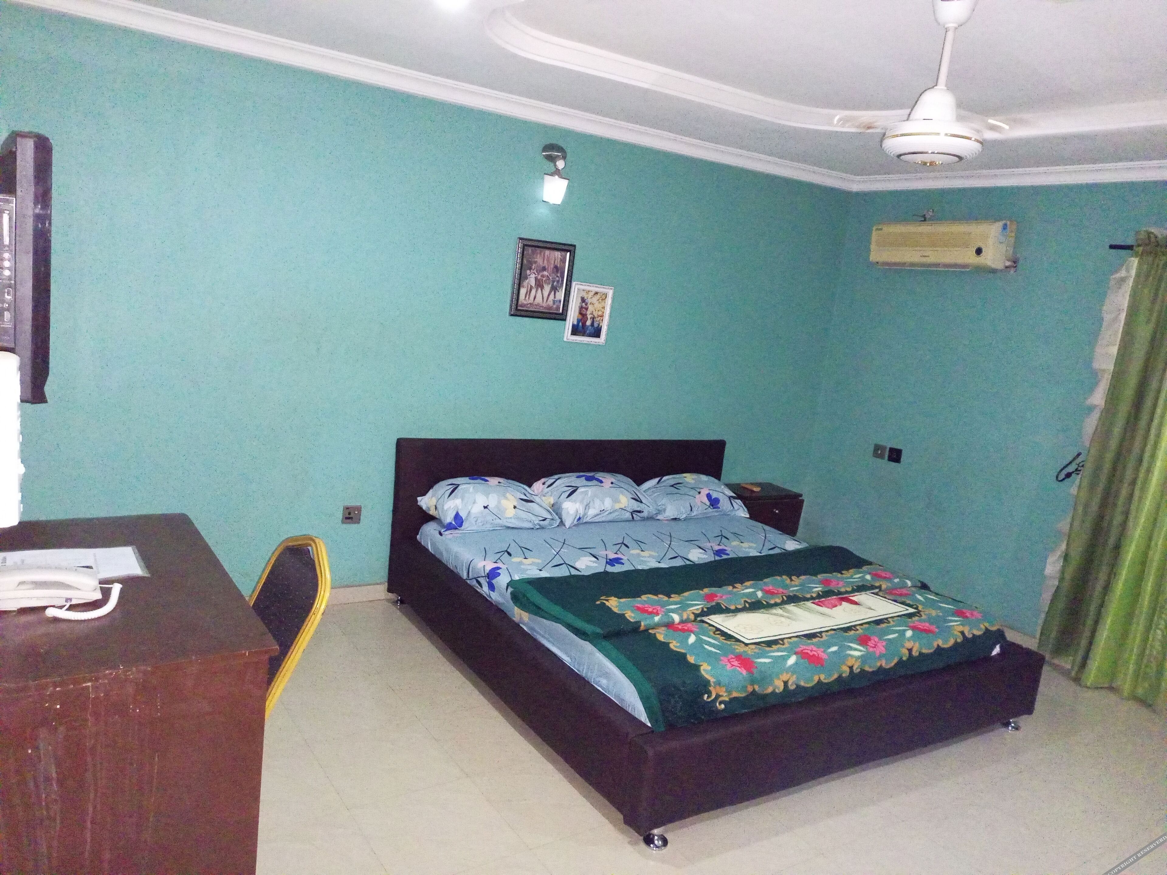 De Villa Hotel And Suites