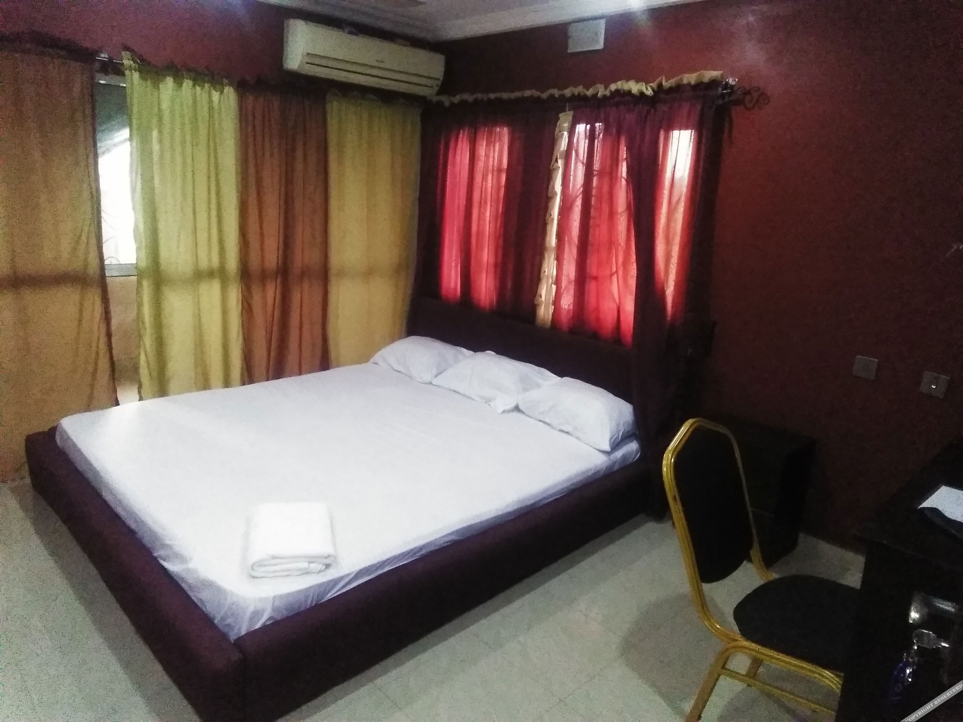 De Villa Hotel And Suites