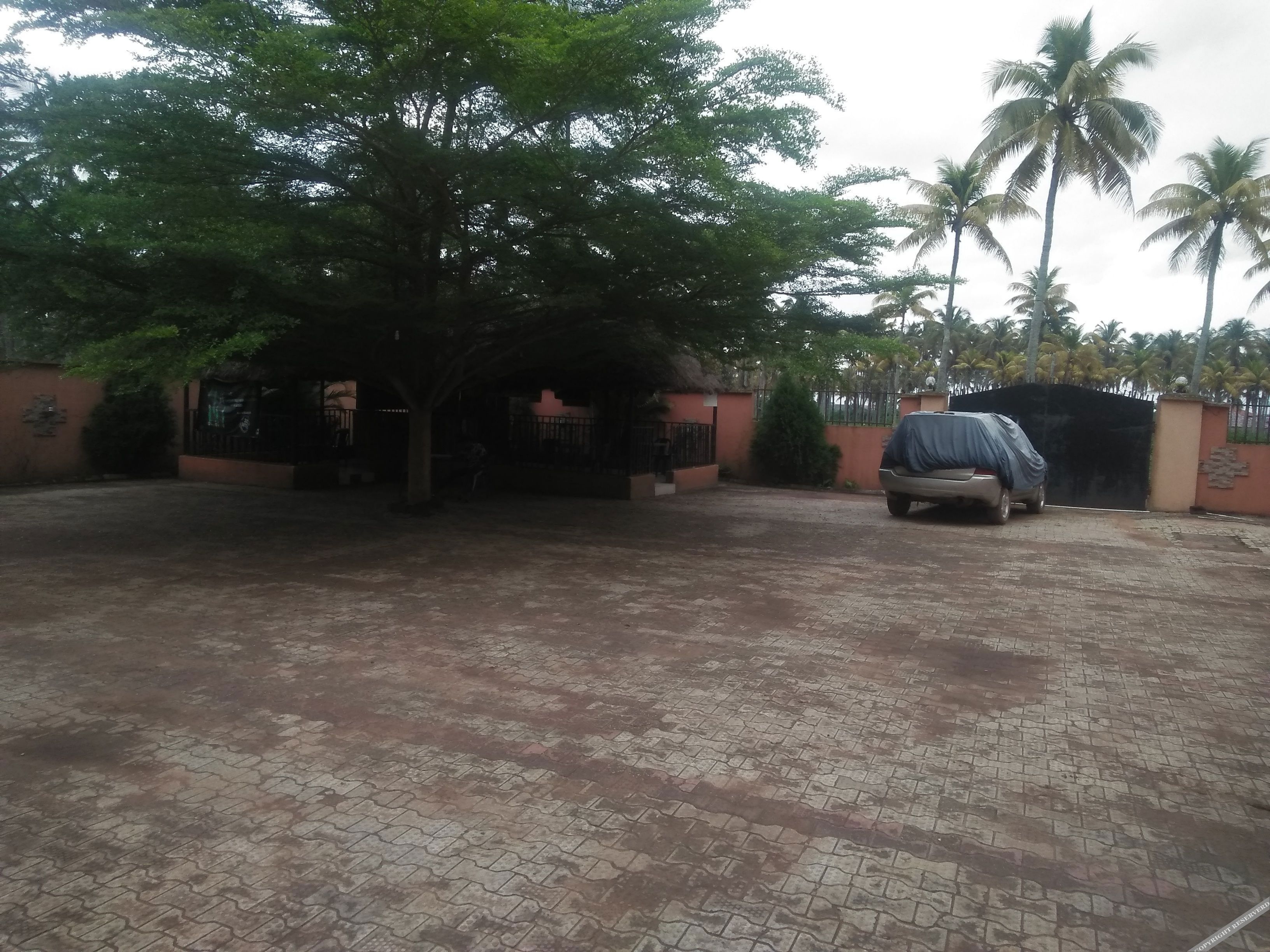 De Villa Hotel And Suites