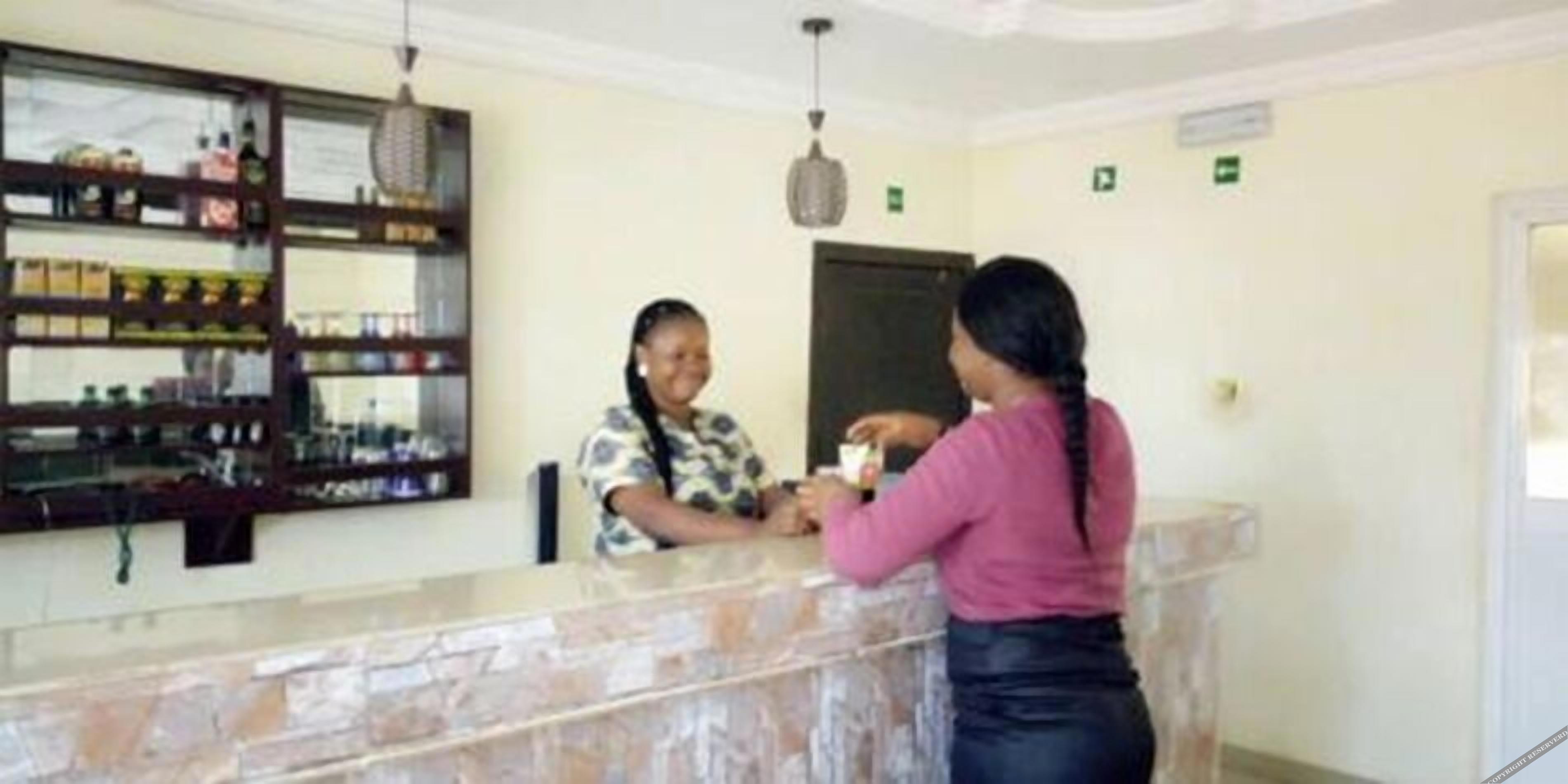De Villa Hotel And Suites