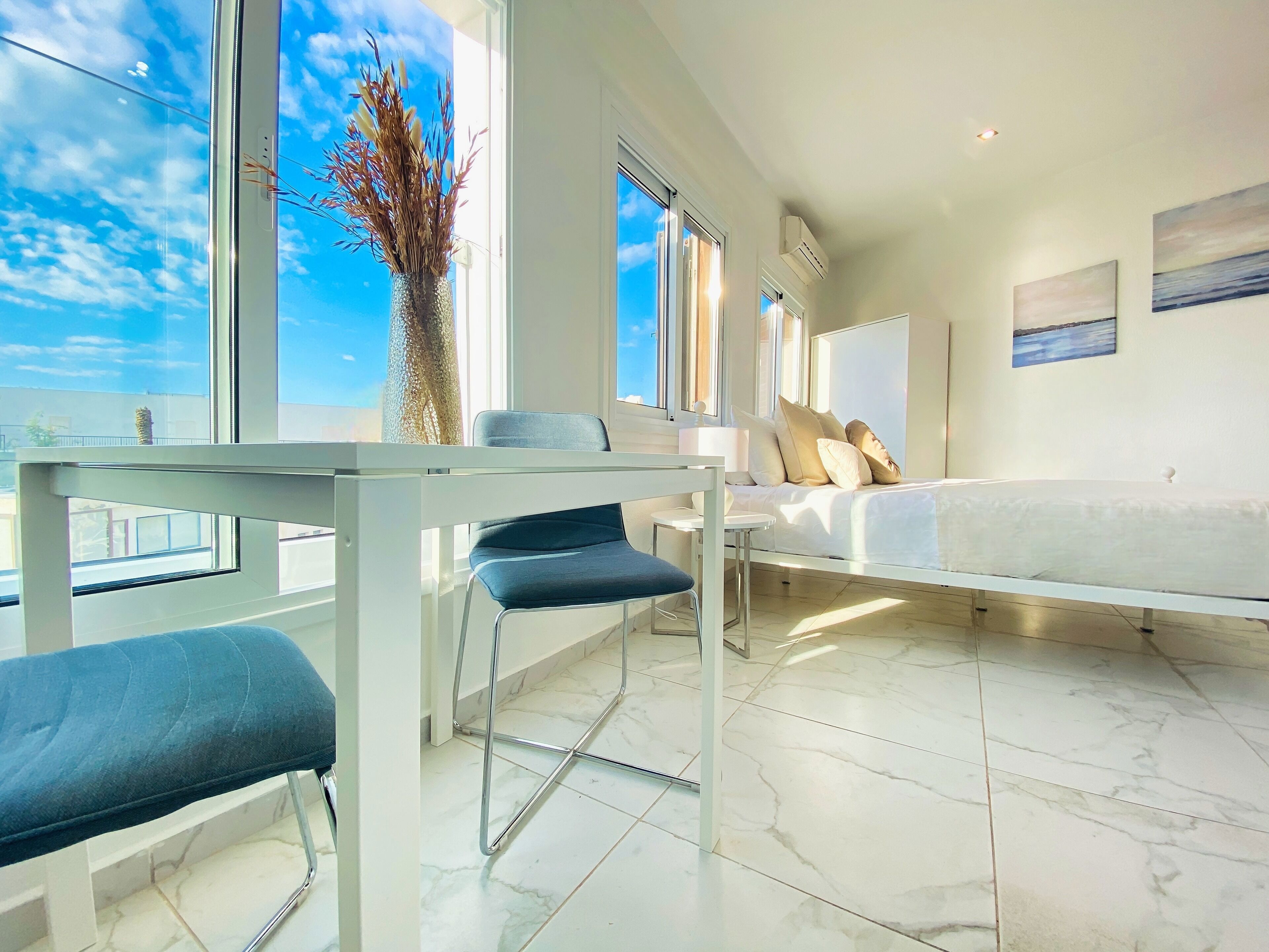 Phaedrus Living Luxury Flat Lighthouse75