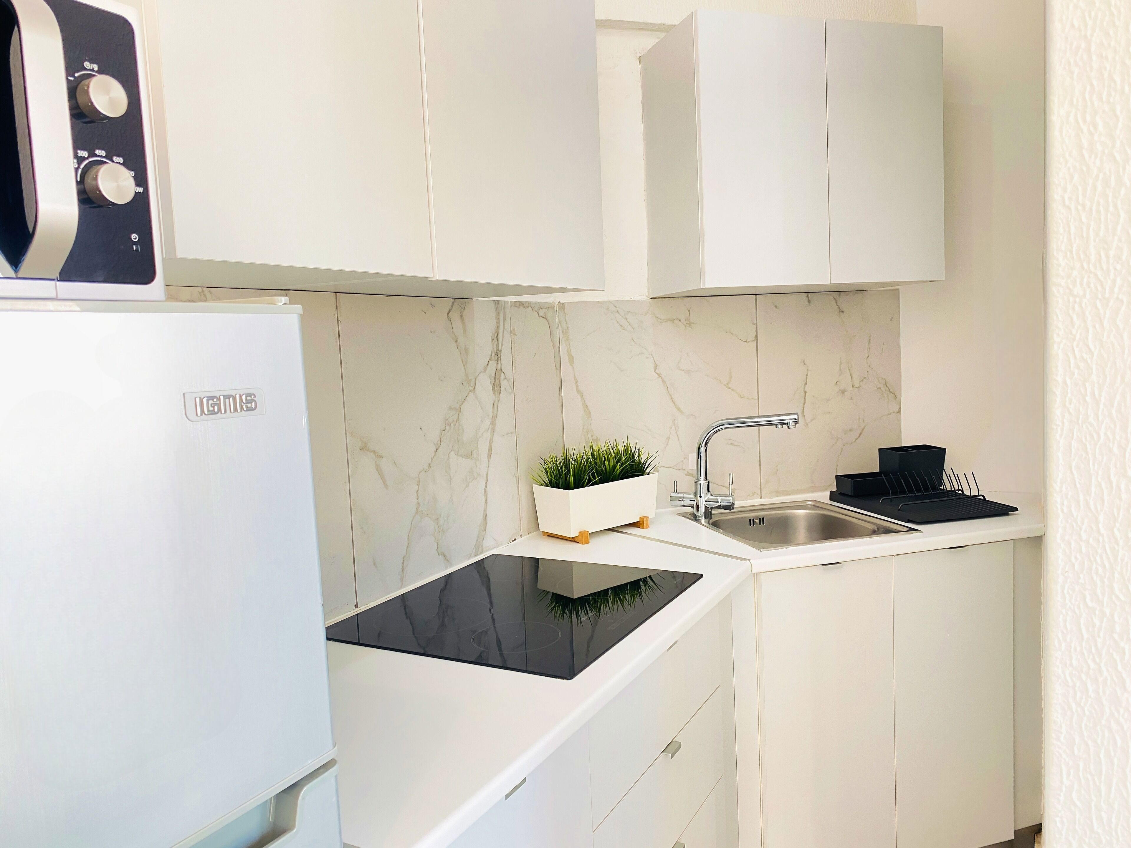 Phaedrus Living Luxury Flat Lighthouse75