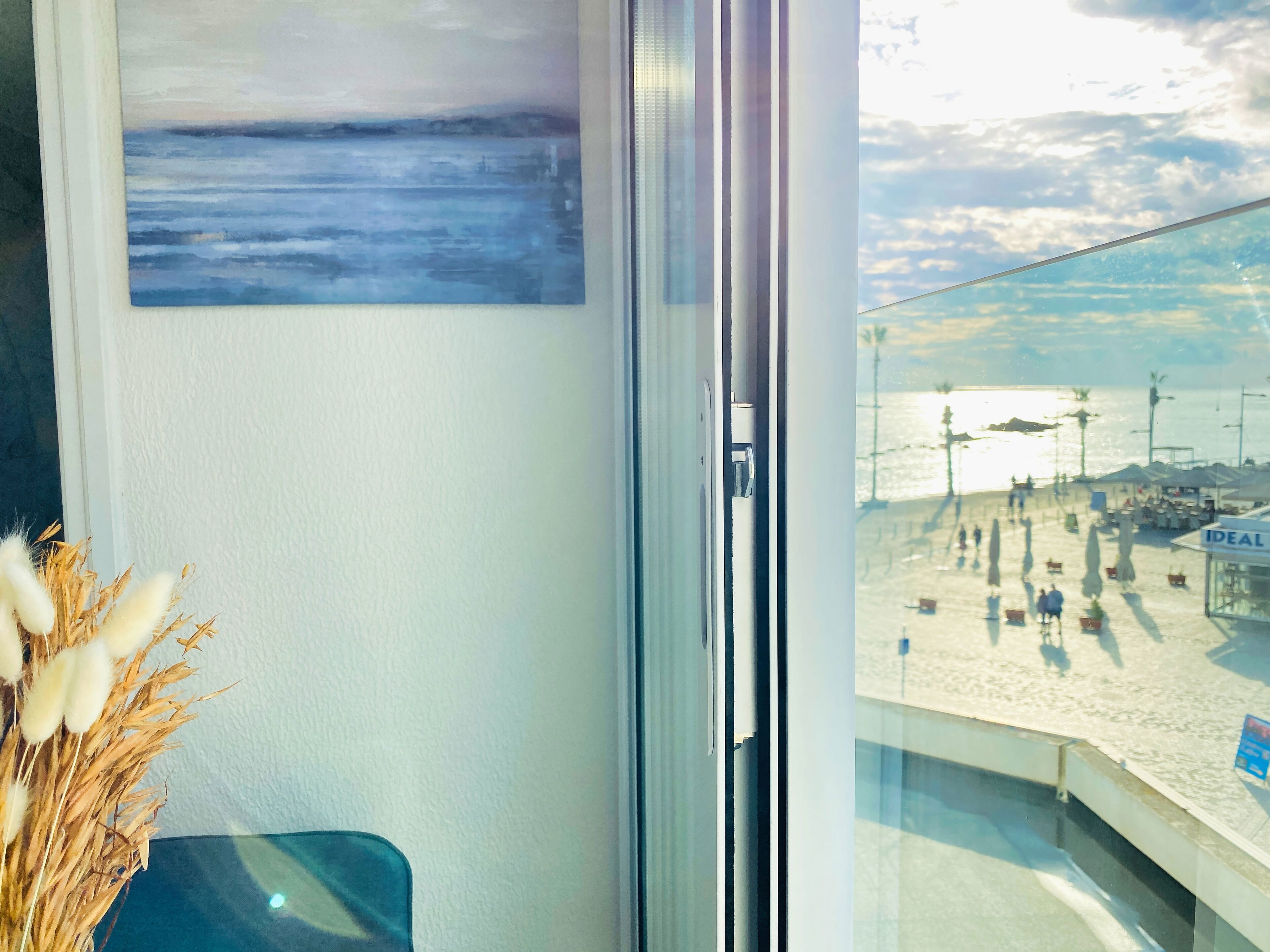 Phaedrus Living Luxury Flat Lighthouse75