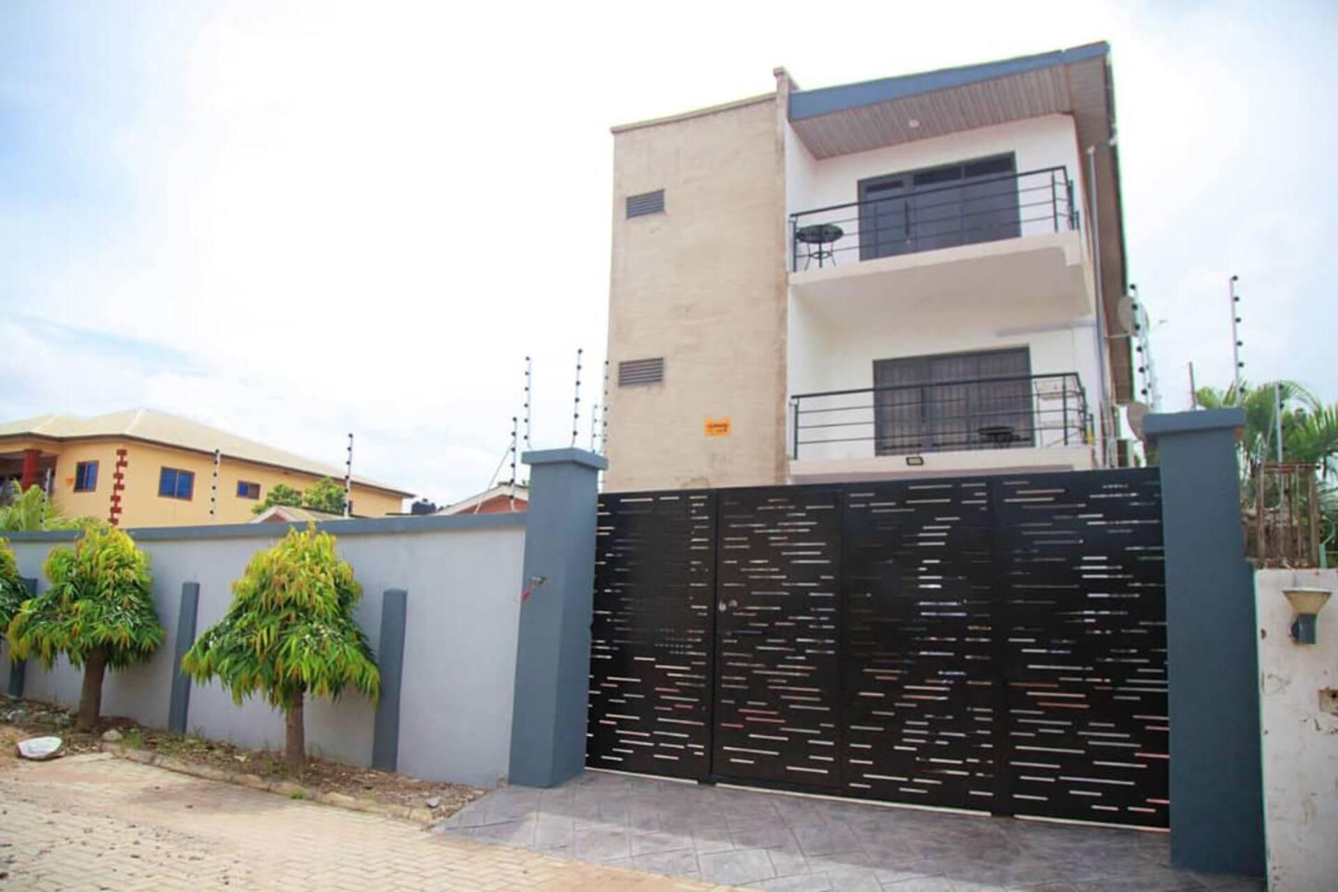 Captivating 2-Bed Ensuite Apartment In Accra