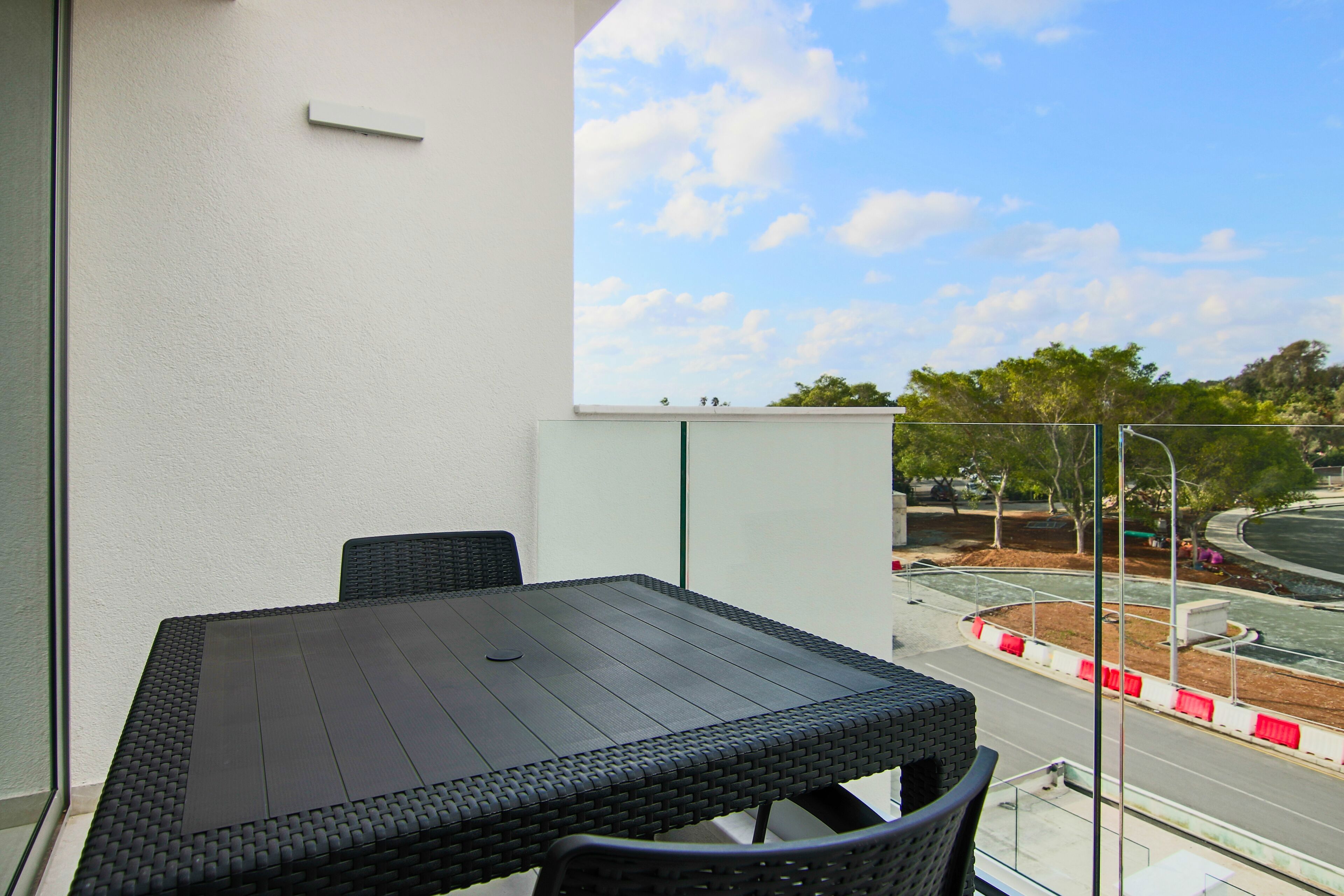 Phaedrus Living - Seaside Luxury Flat Harbour 108