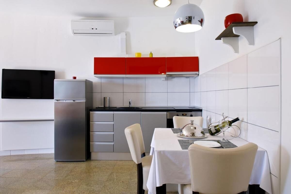 Cozy Apartment For 3 Adults Next To The Beach